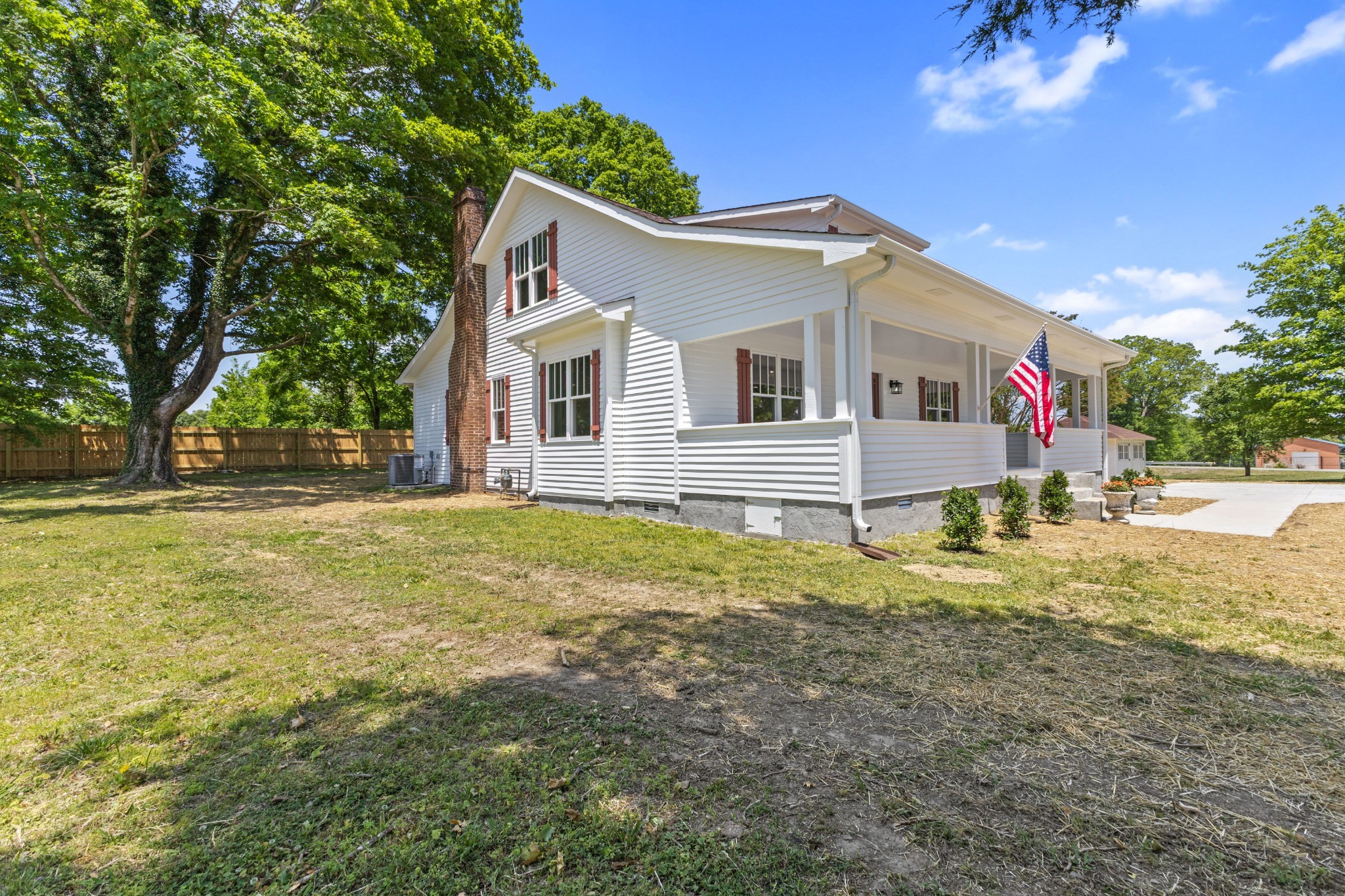 3217 Church St, Burns, TN 37029