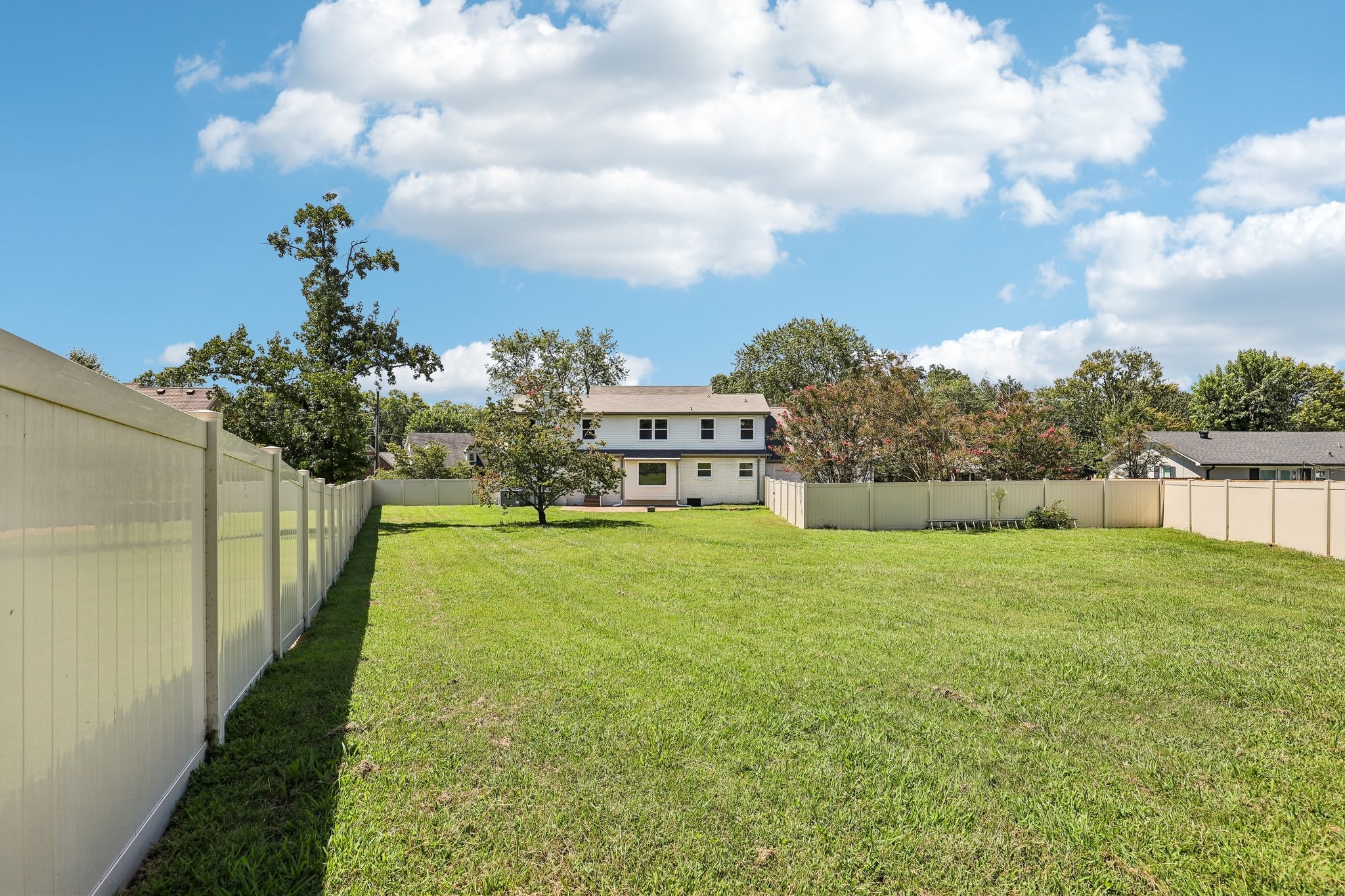 707 Davis Dr, Gallatin, TN 37066