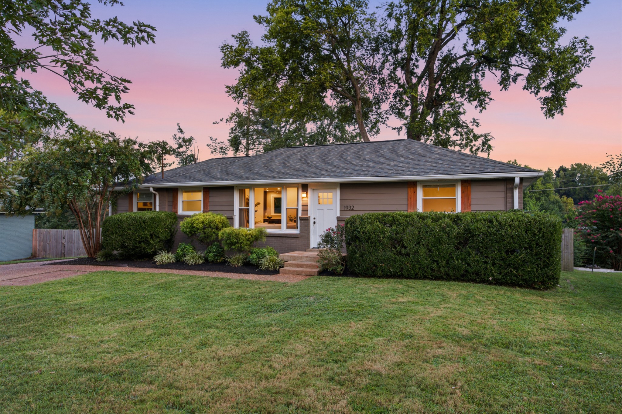 1932 Valley Park Dr, Nashville, TN 37216