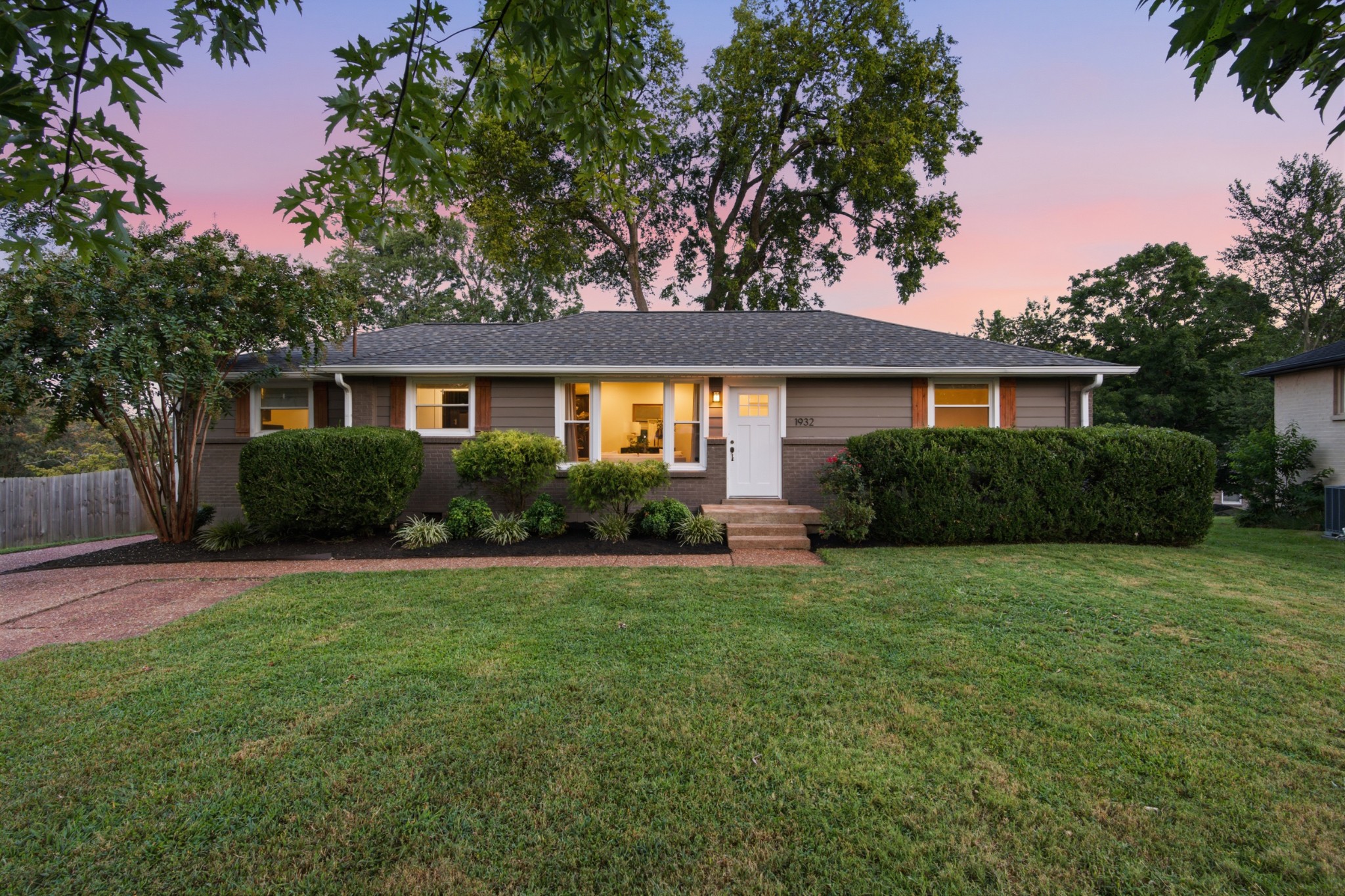 1932 Valley Park Dr, Nashville, TN 37216