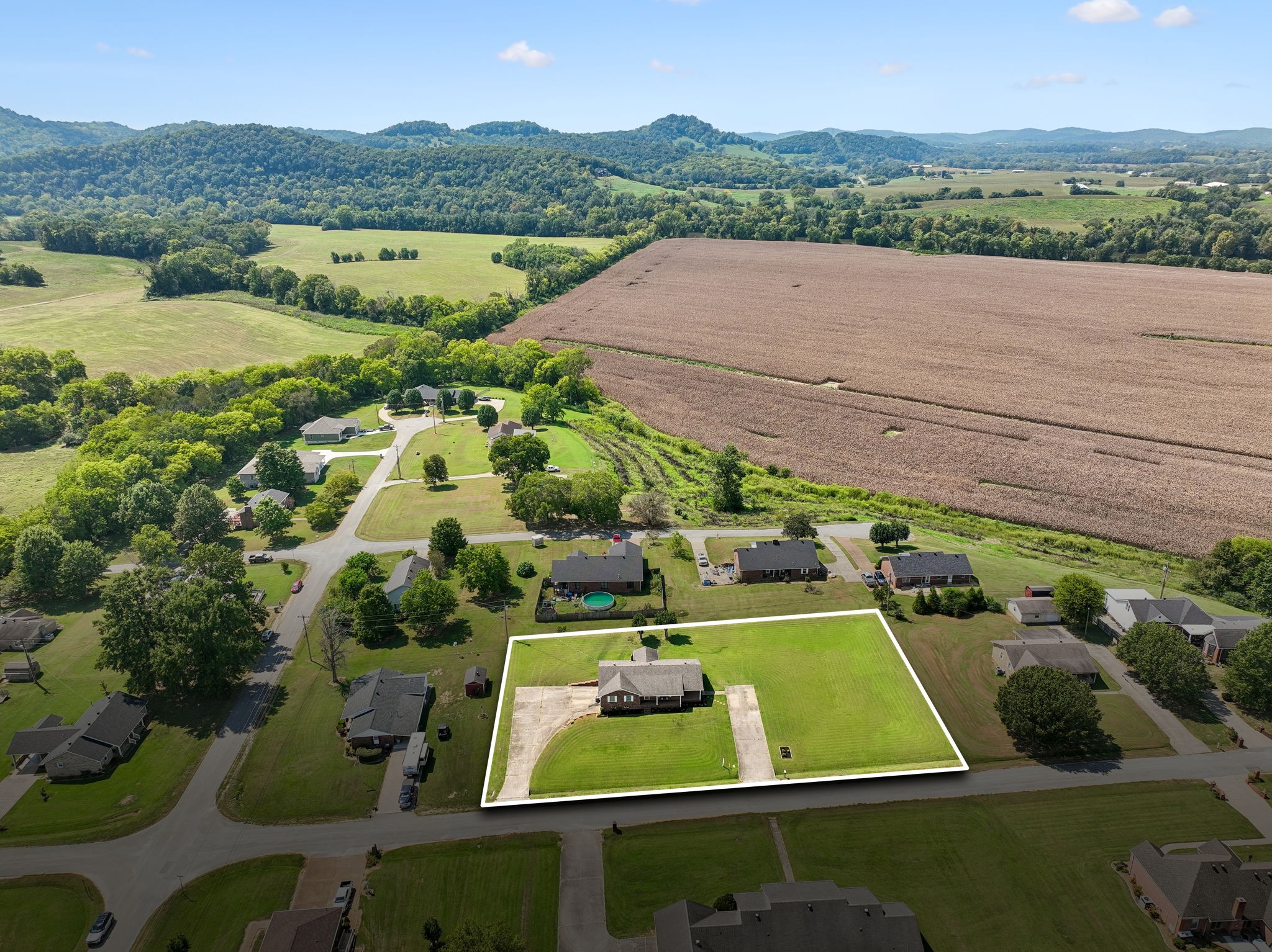 11 Hills Dale Ln W, Carthage, TN 37030
