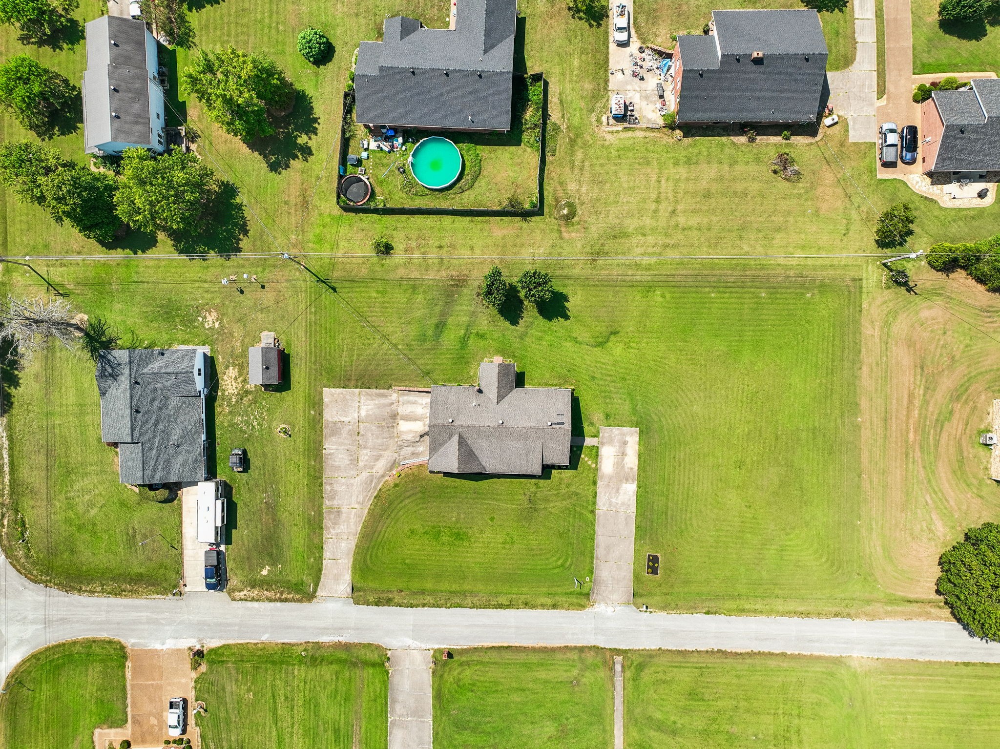 11 Hills Dale Ln W, Carthage, TN 37030