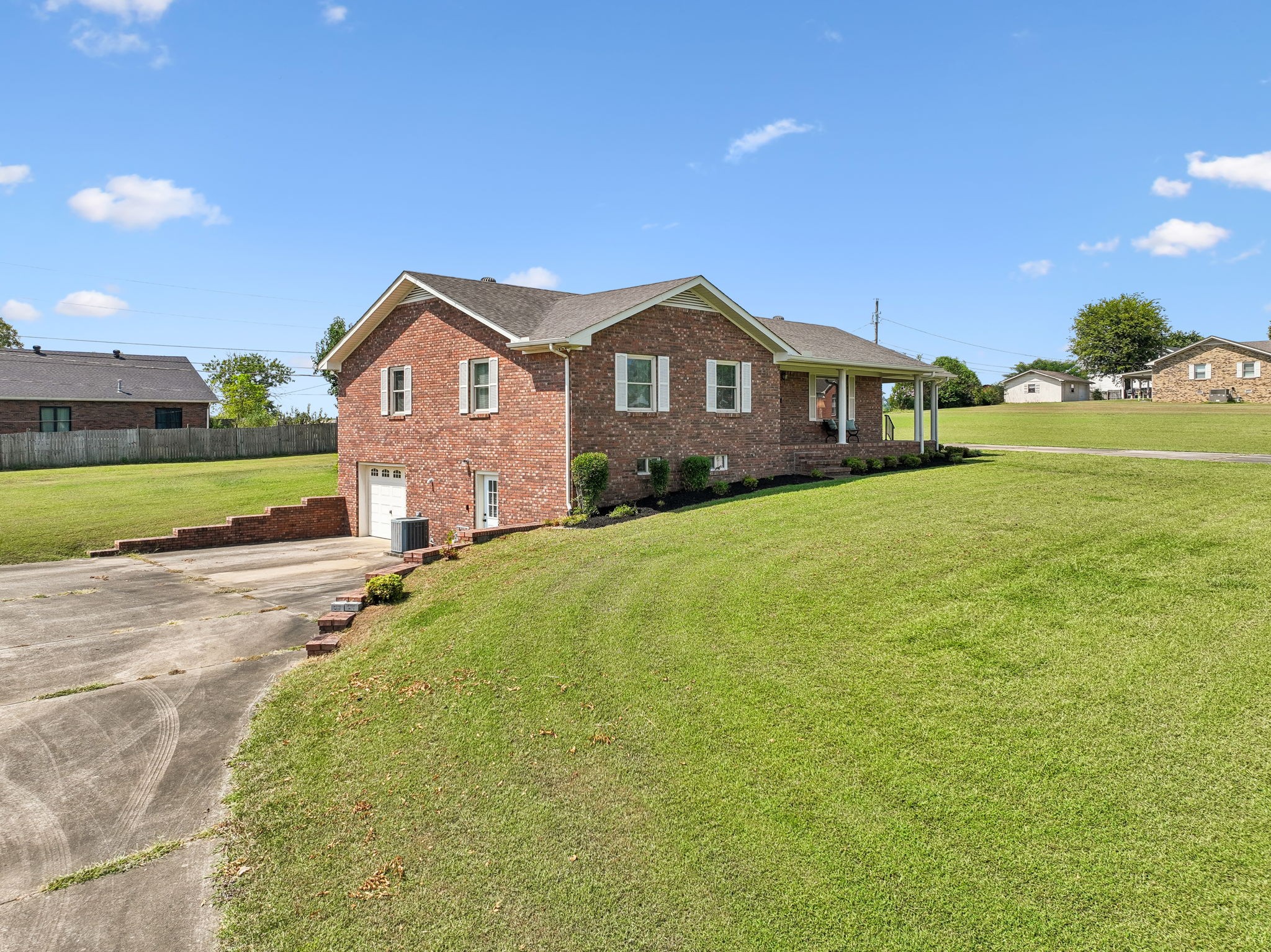 11 Hills Dale Ln W, Carthage, TN 37030