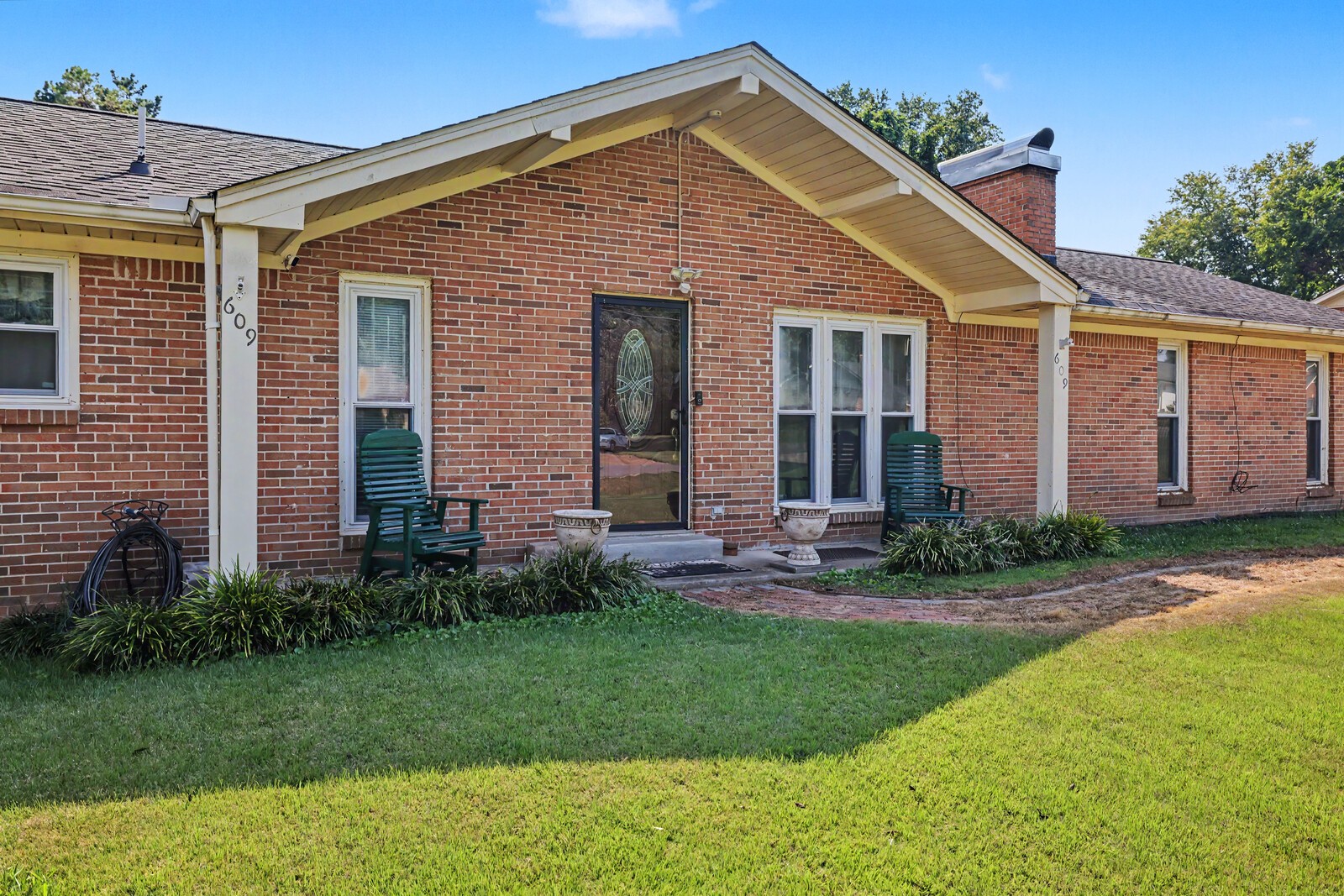 609 Cumberland Dr, Columbia, TN 38401