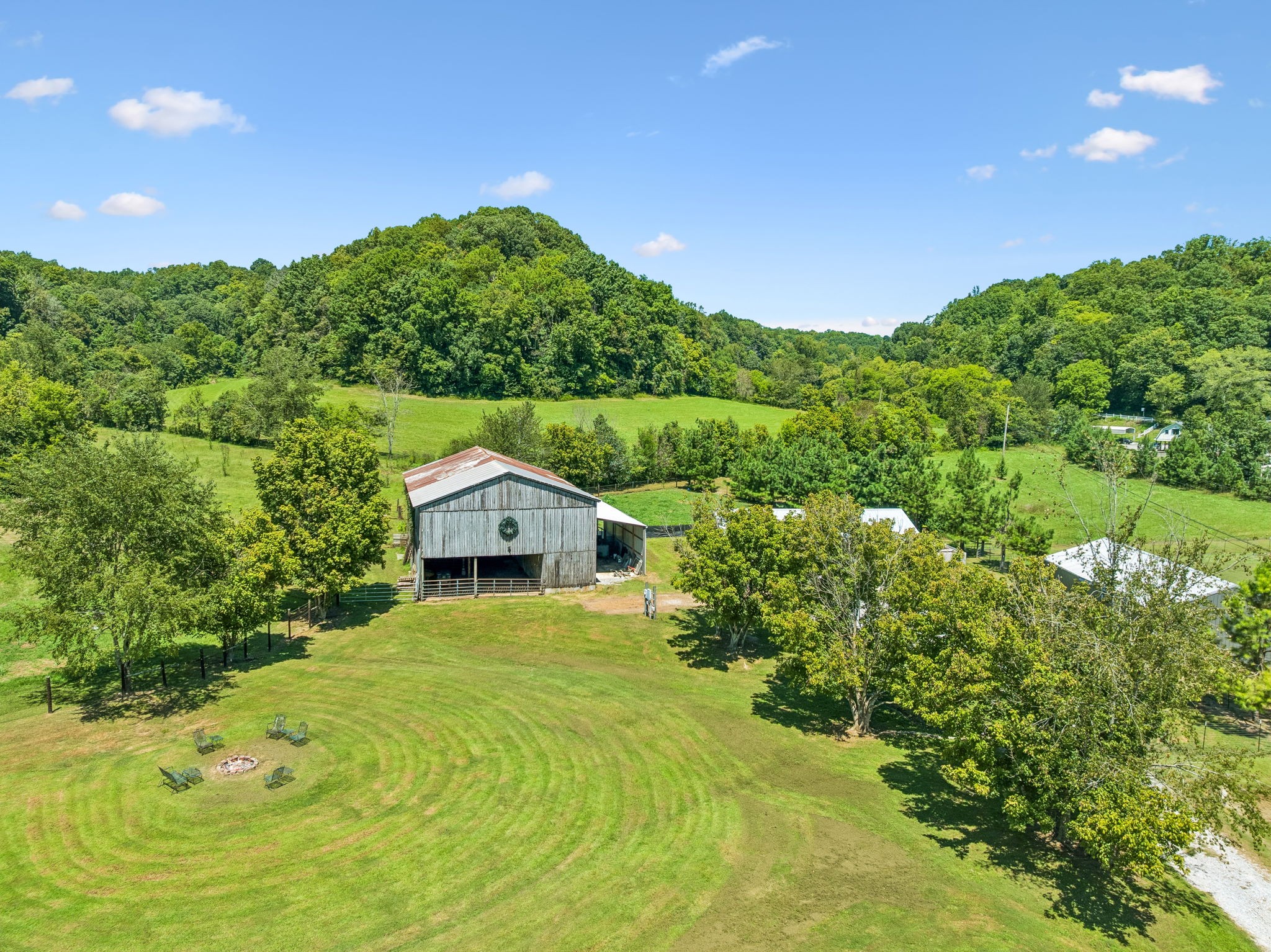 3025 Knob Creek Rd, Columbia, TN 38401