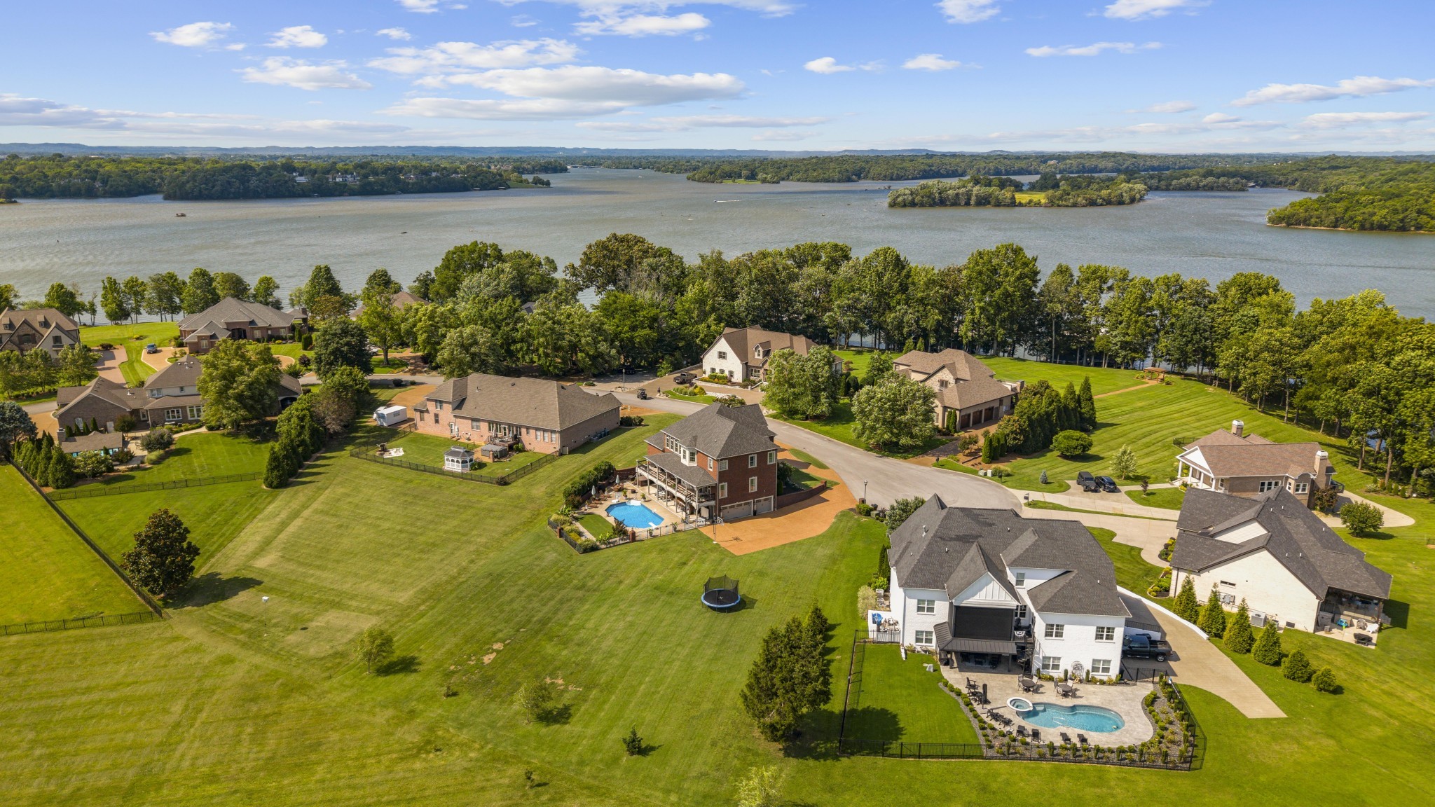 2020 Shoreline Dr, Mount Juliet, TN 37122