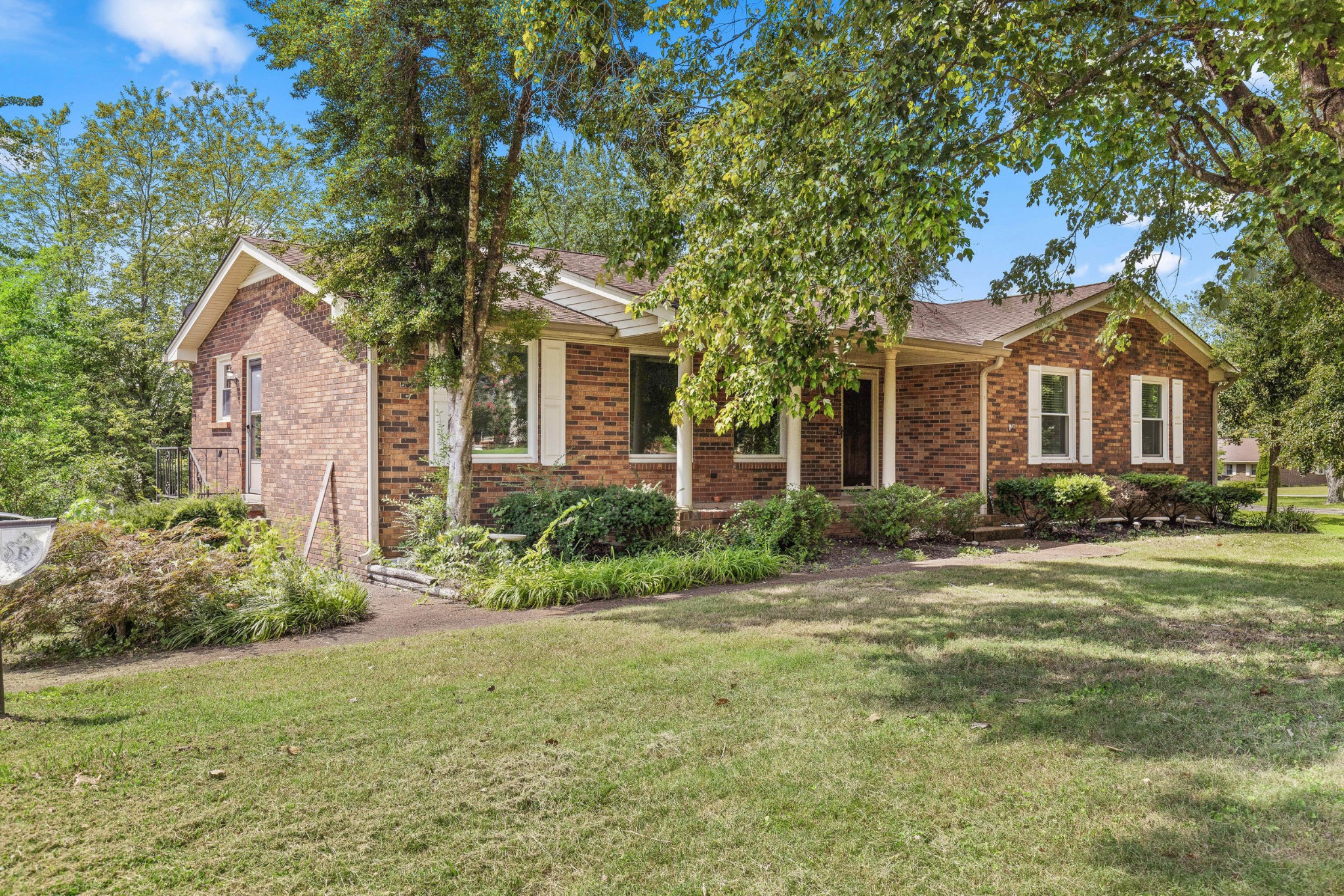 110 Sam Davis Dr, Springfield, TN 37172