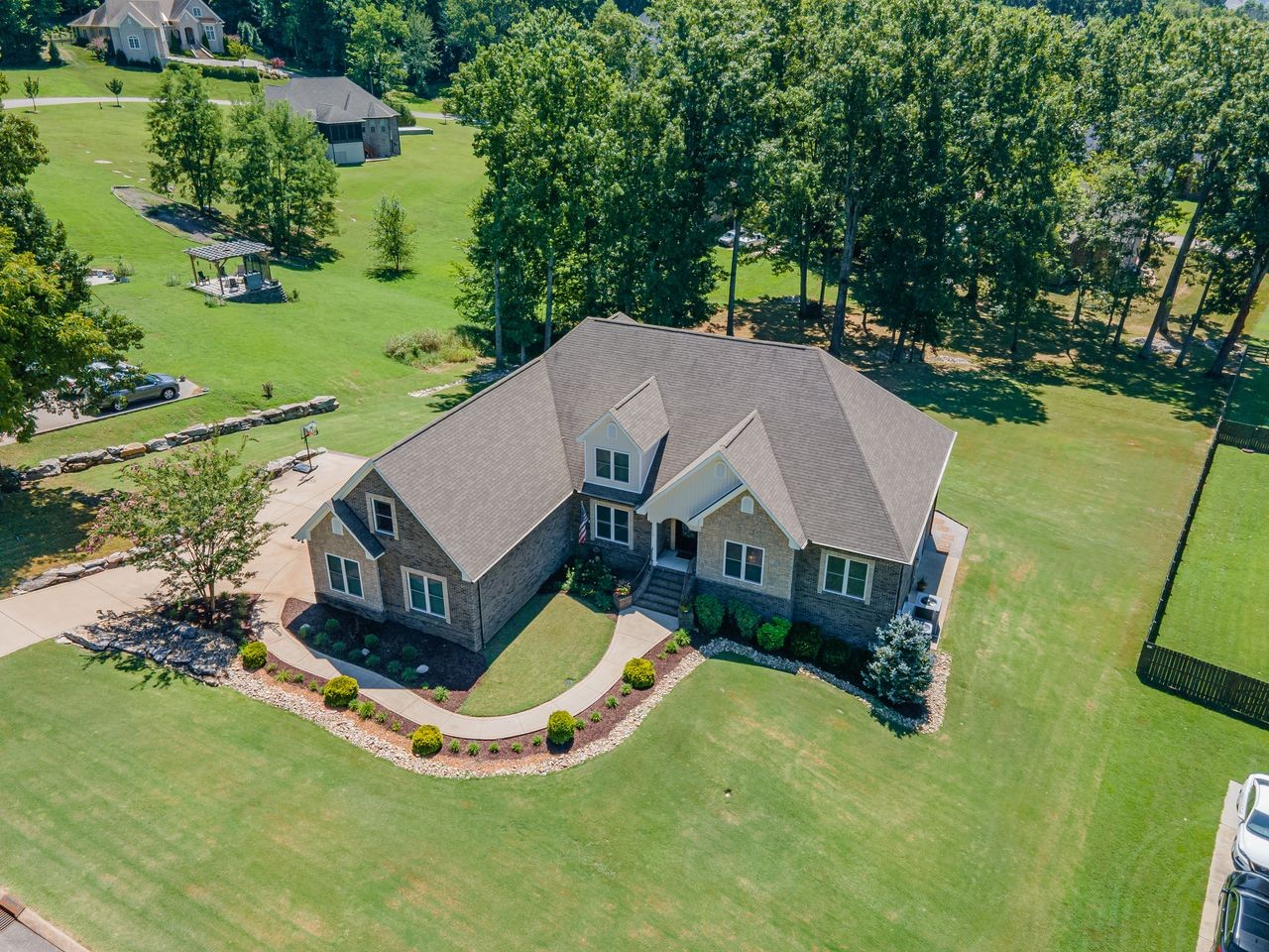 1725 Mayflower Dr, Columbia, TN 38401