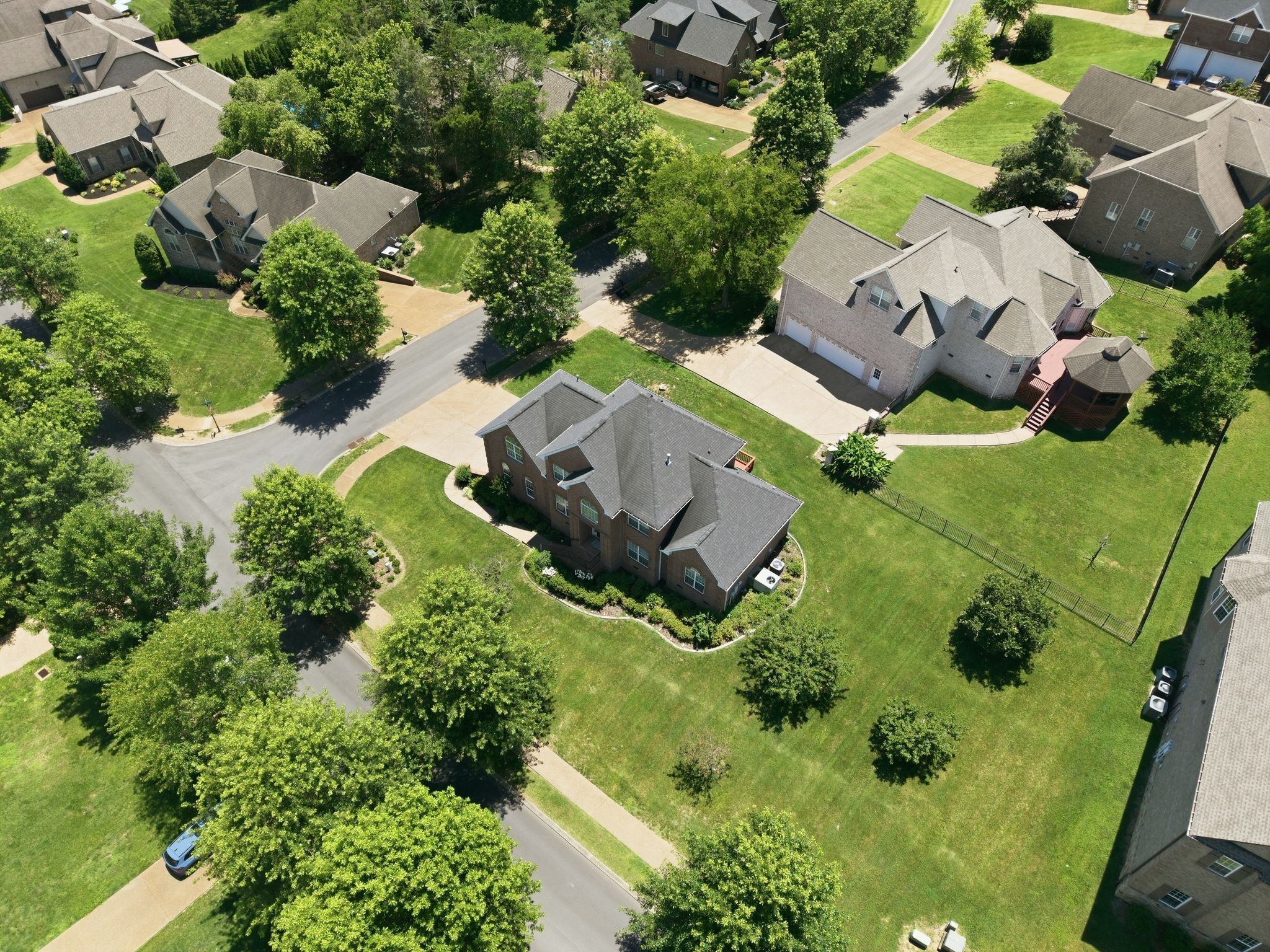 1046 Island Brook Dr, Hendersonville, TN 37075