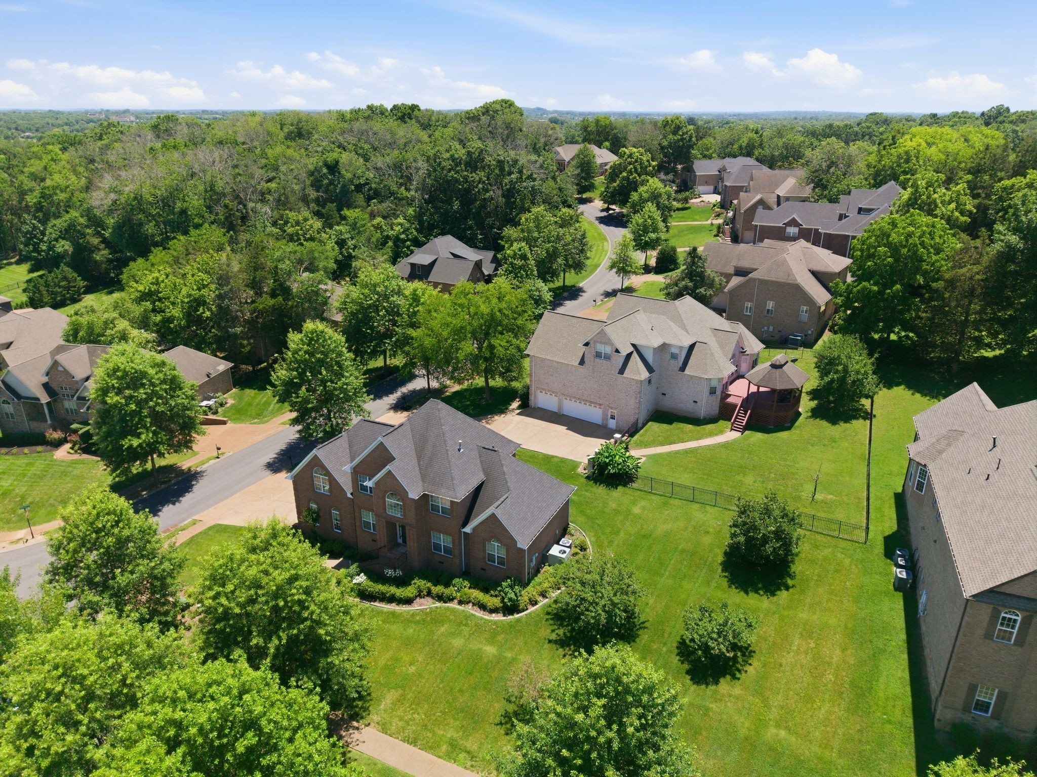 1046 Island Brook Dr, Hendersonville, TN 37075