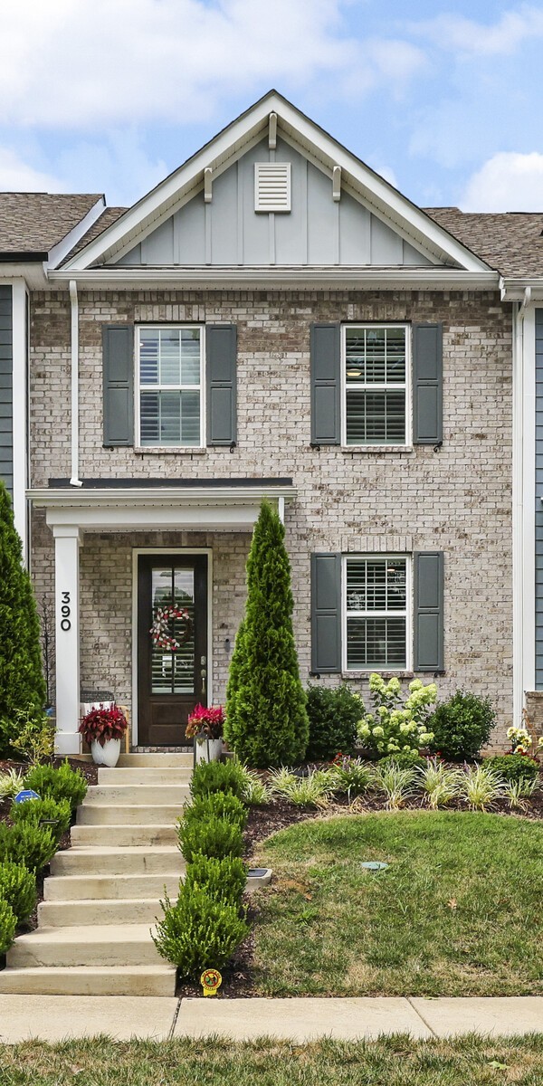 390 Hammock Ln, Spring Hill, TN 37174