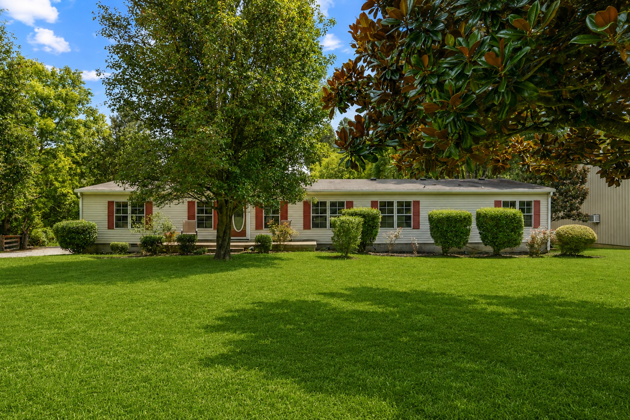 1356 Sam Johnson Rd, Columbia, TN 38401