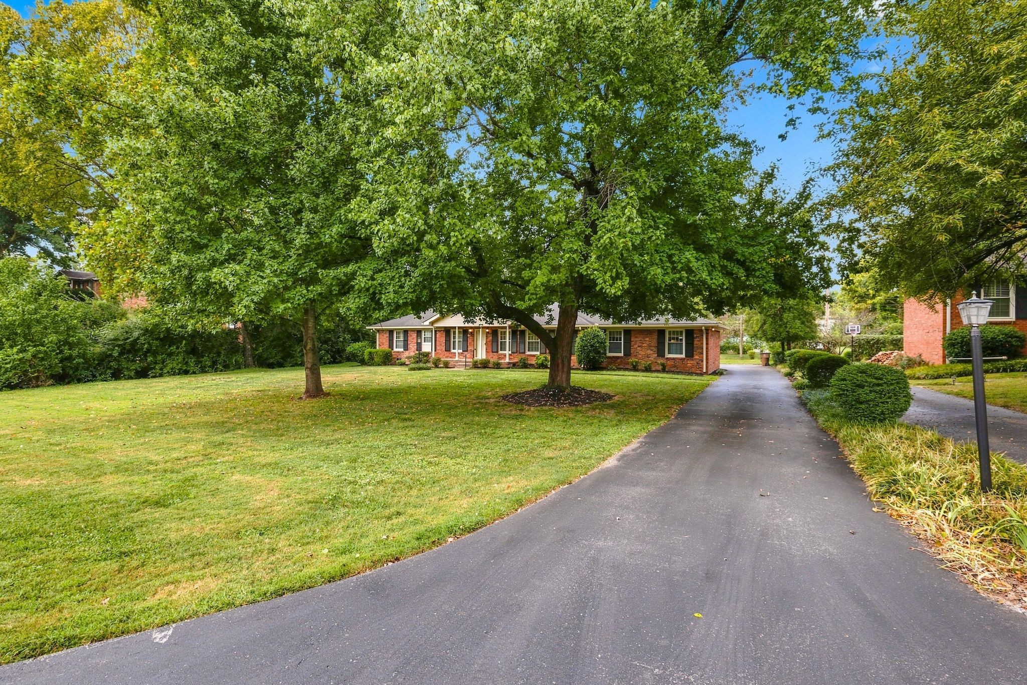 5321 Overton Rd, Nashville, TN 37220