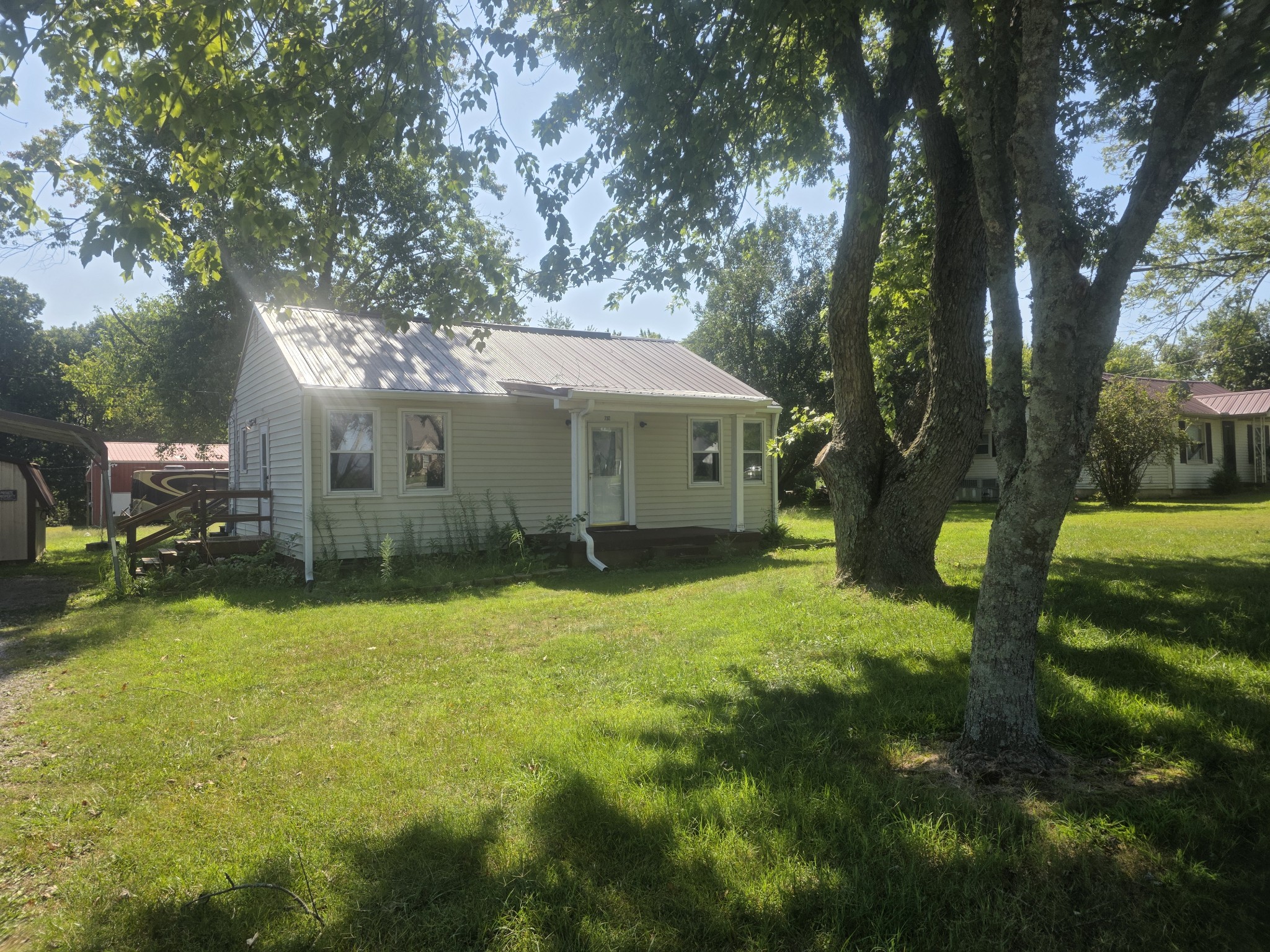 732 New Deal Potts Rd, Cottontown, TN 37048