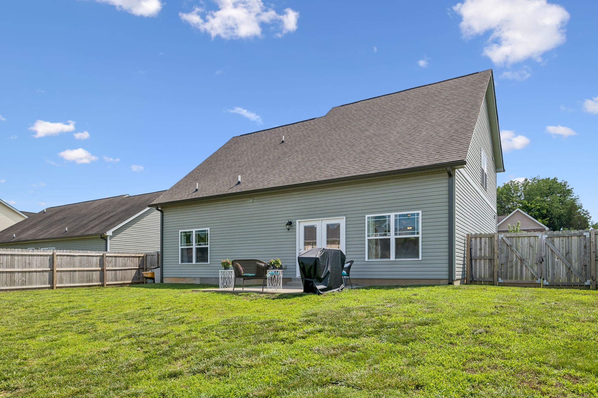 610 Whirlaway Dr, Burns, TN 37029