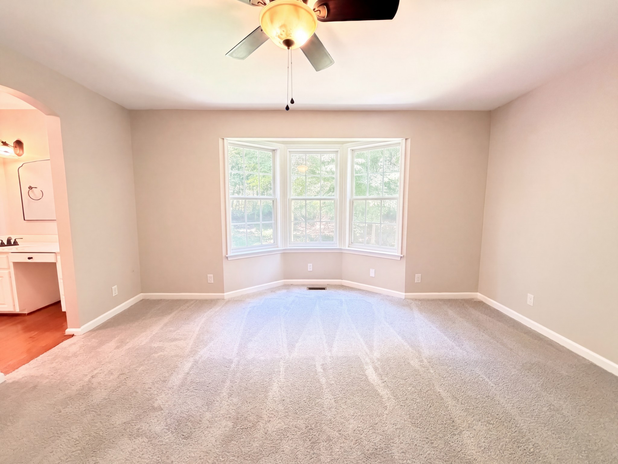 608 Beechtree Ct, Burns, TN 37029