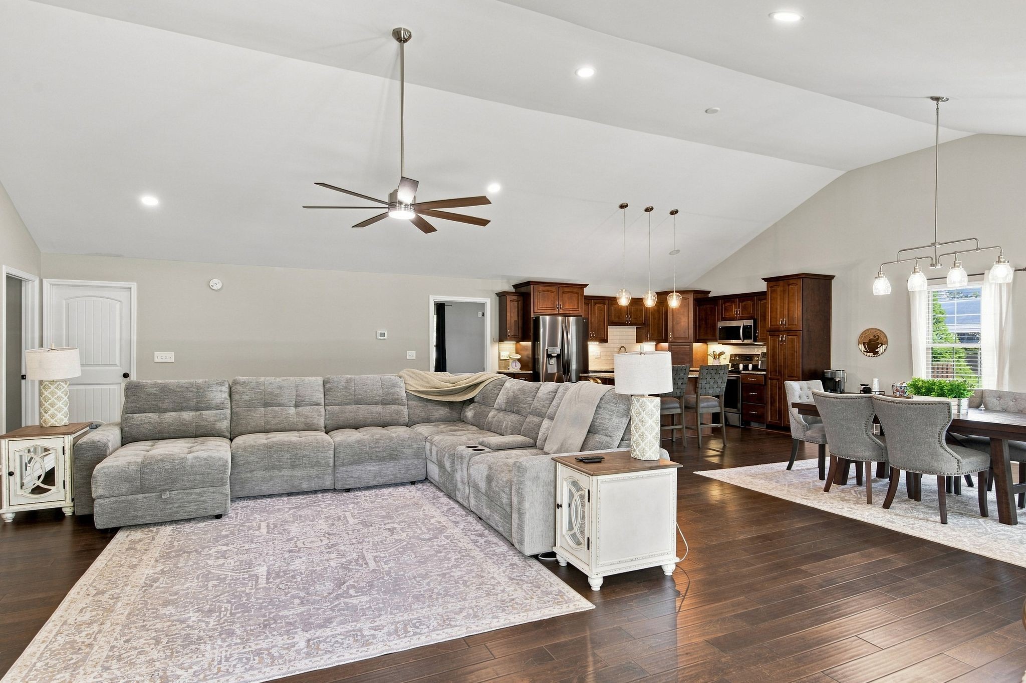 1412 Suzanne Dr, Murfreesboro, TN 37128