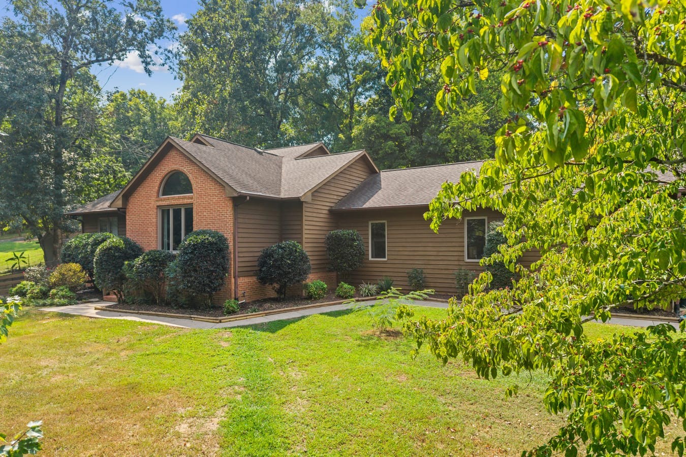 1990 Rock Springs Rd, Columbia, TN 38401