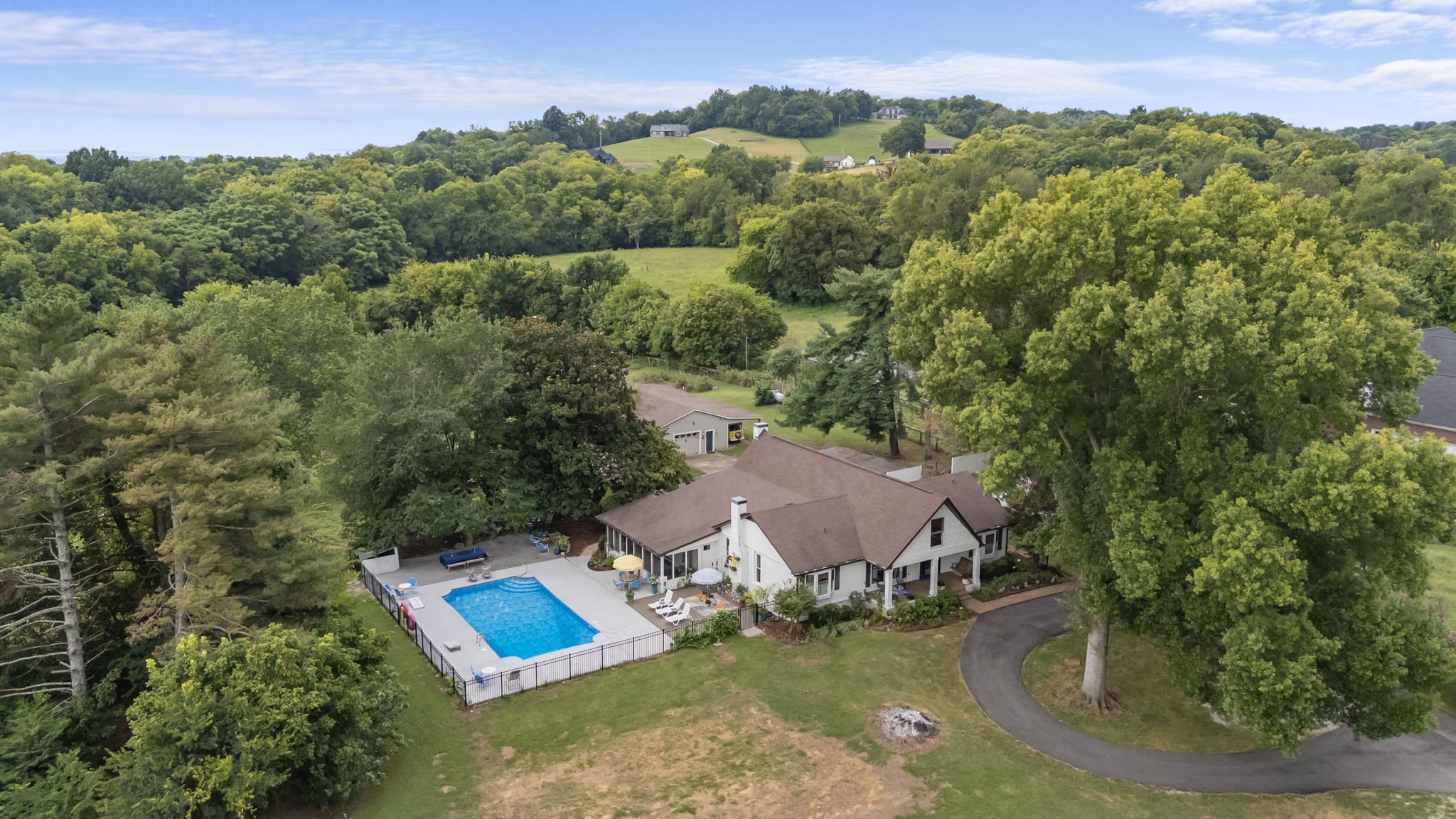 3689 Trousdale Ln, Columbia, TN 38401