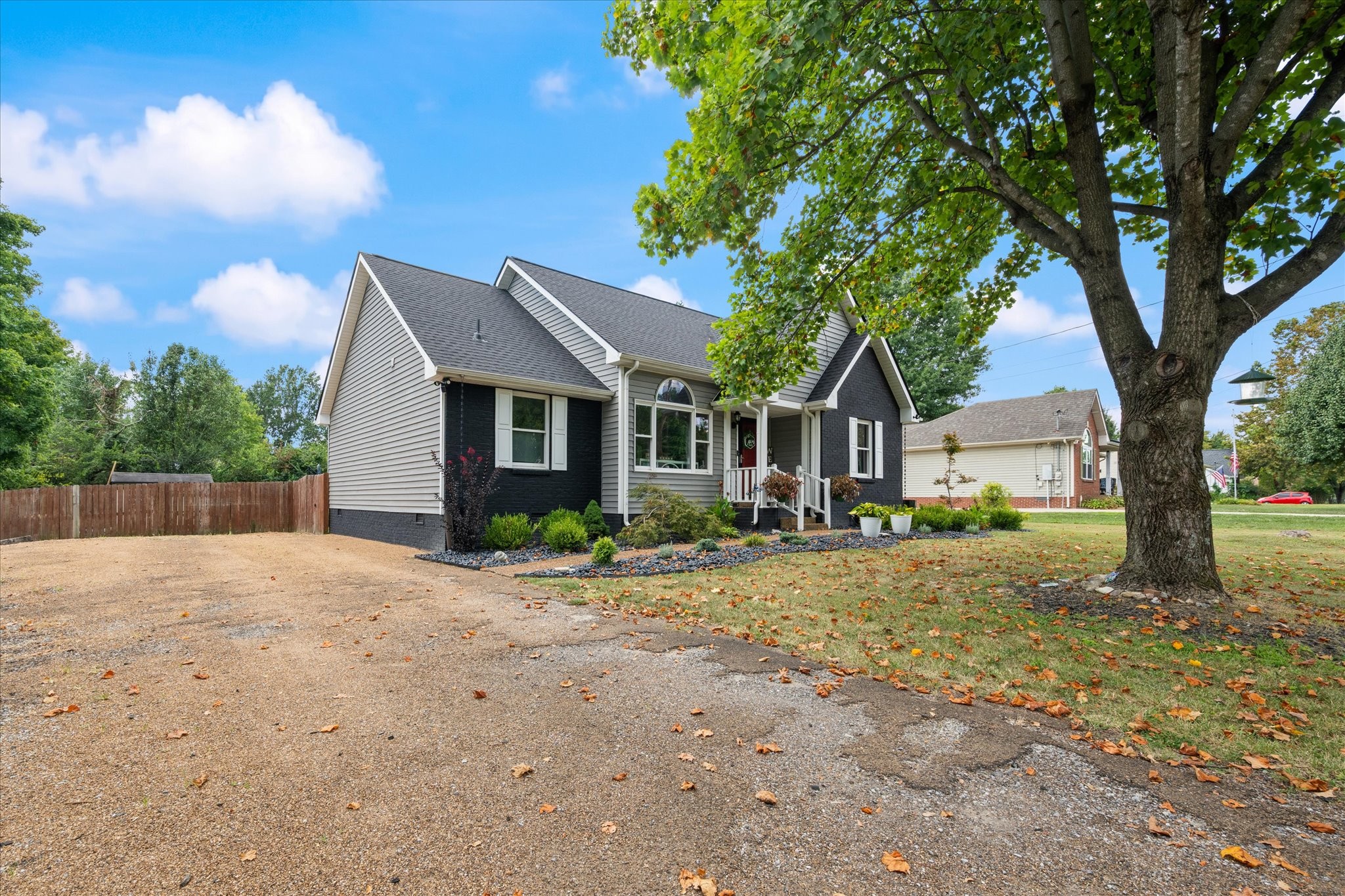 214 Oakdale Dr, White House, TN 37188