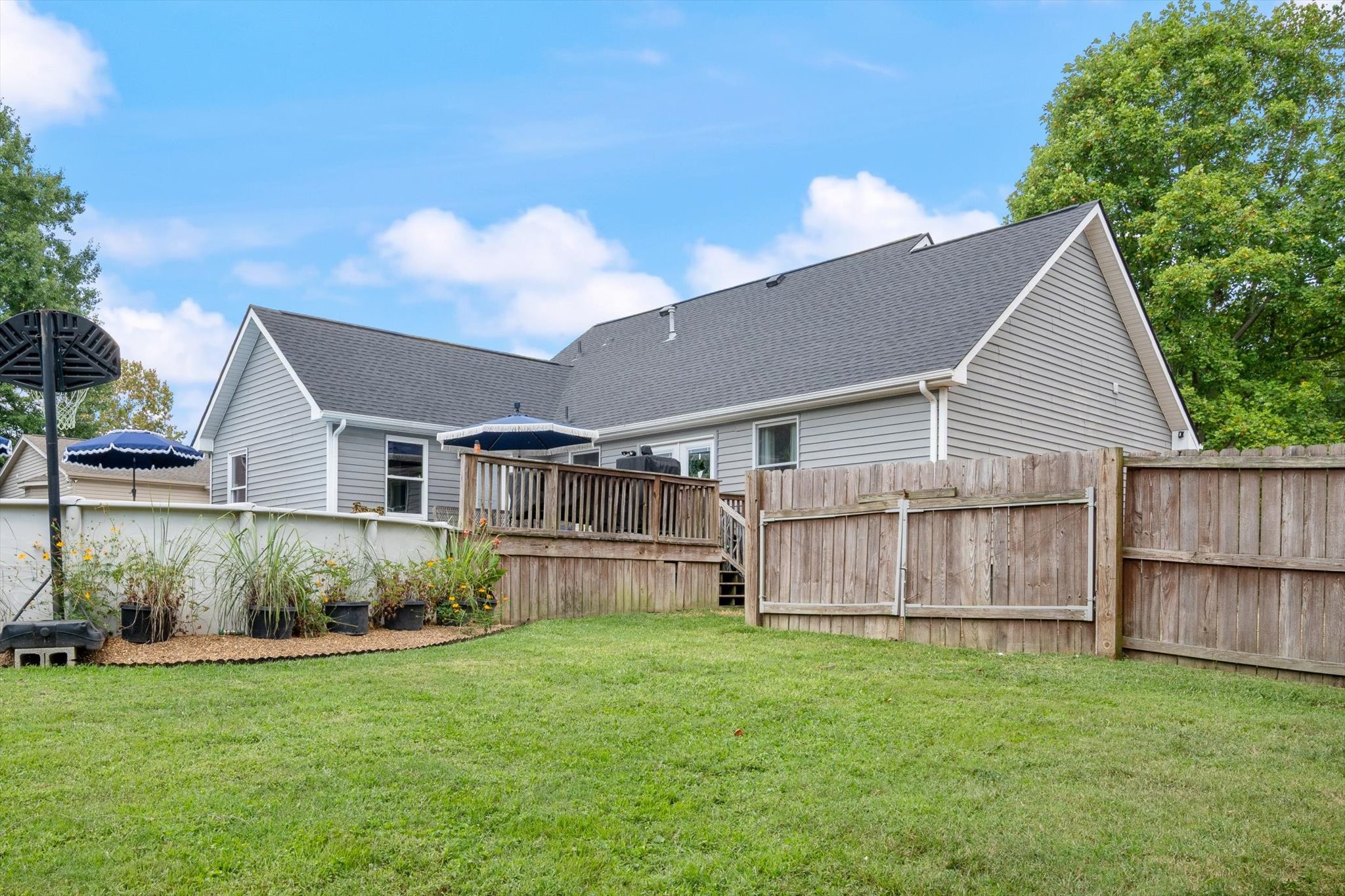 214 Oakdale Dr, White House, TN 37188