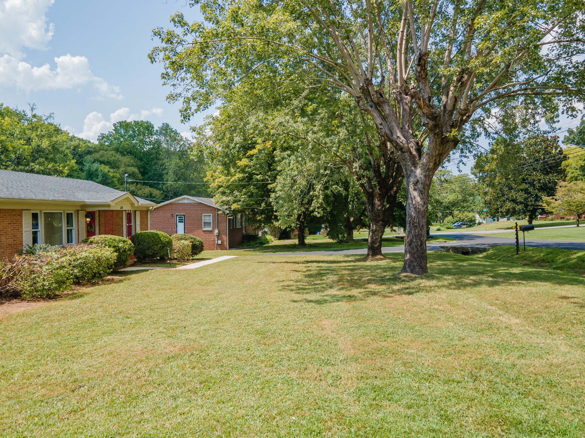 109 Caldwell Dr, Columbia, TN 38401