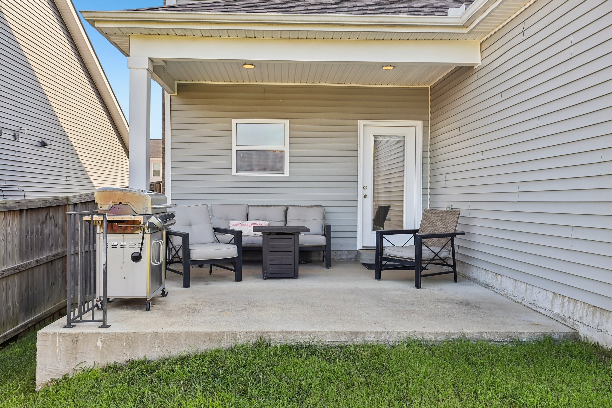 1319 Coates Ln, Gallatin, TN 37066