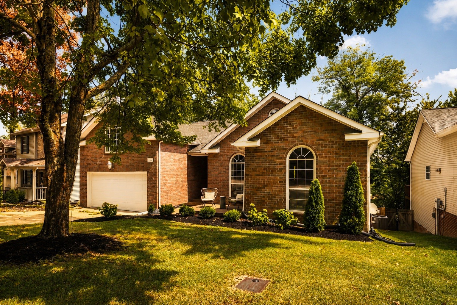 913 S Woodstone Ln, Nashville, TN 37211