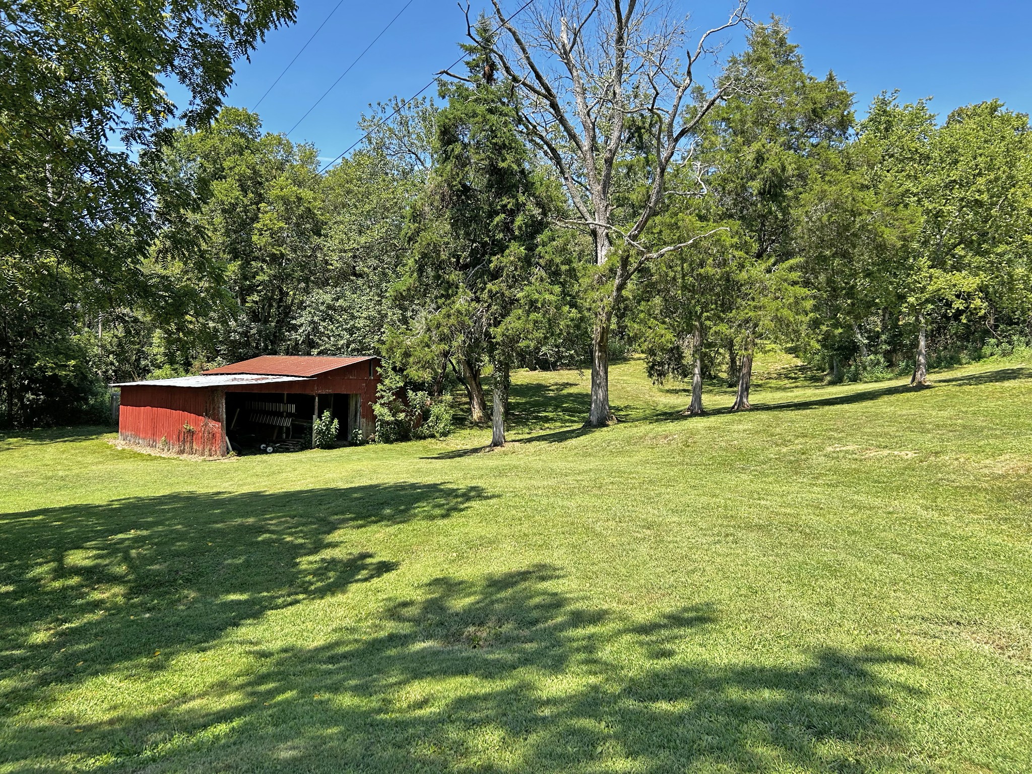 648 Cummings Ln, Cottontown, TN 37048