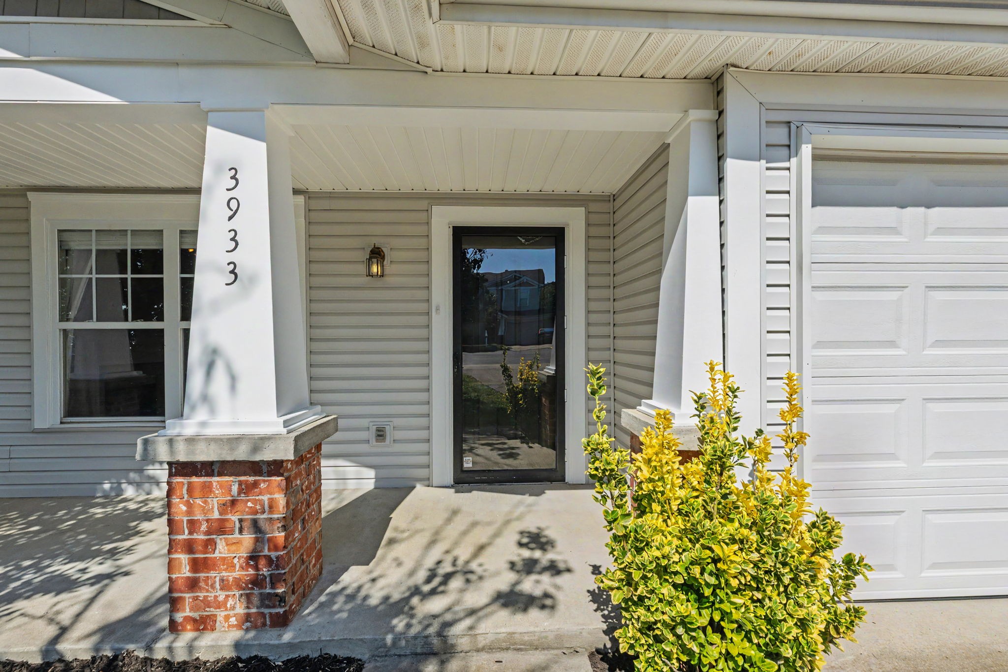 3933 Bridgeview Ln, Nashville, TN 37221