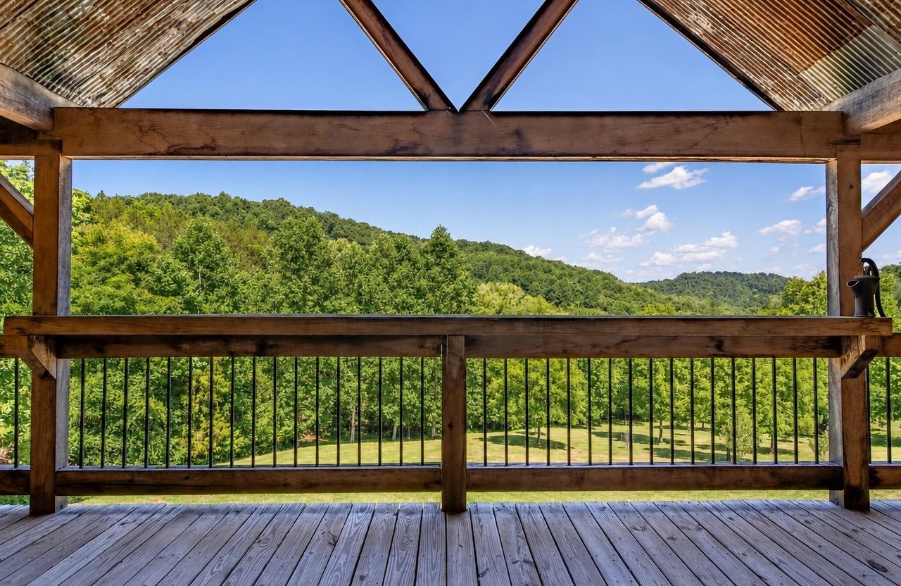 59 Russell Ln, Pleasant Shade, TN 37145