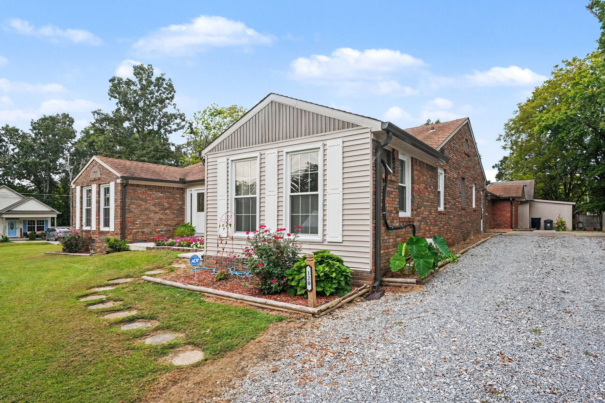 120 Slater St, White Bluff, TN 37187