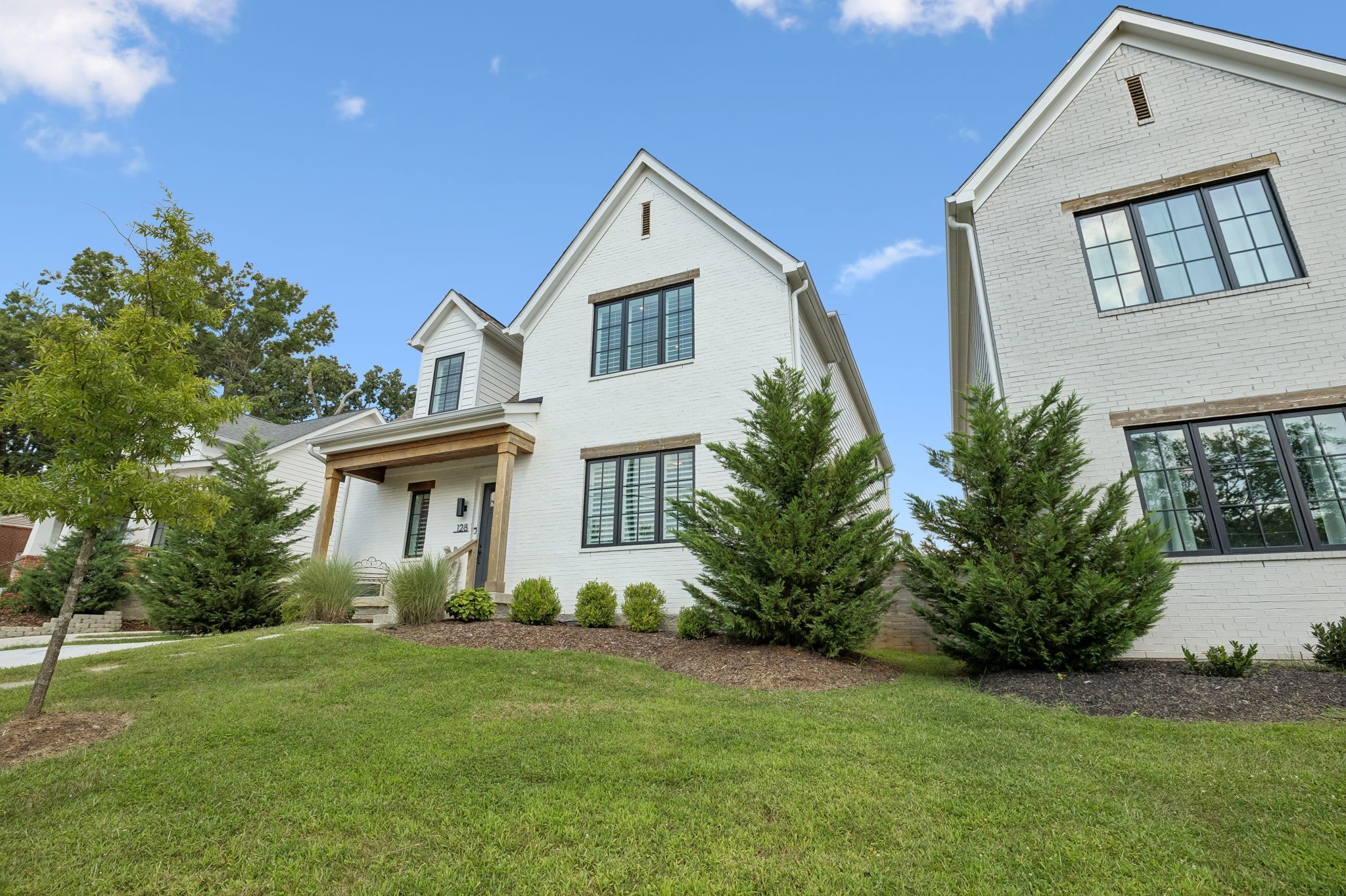 128 37th Ave N, Nashville, TN 37209