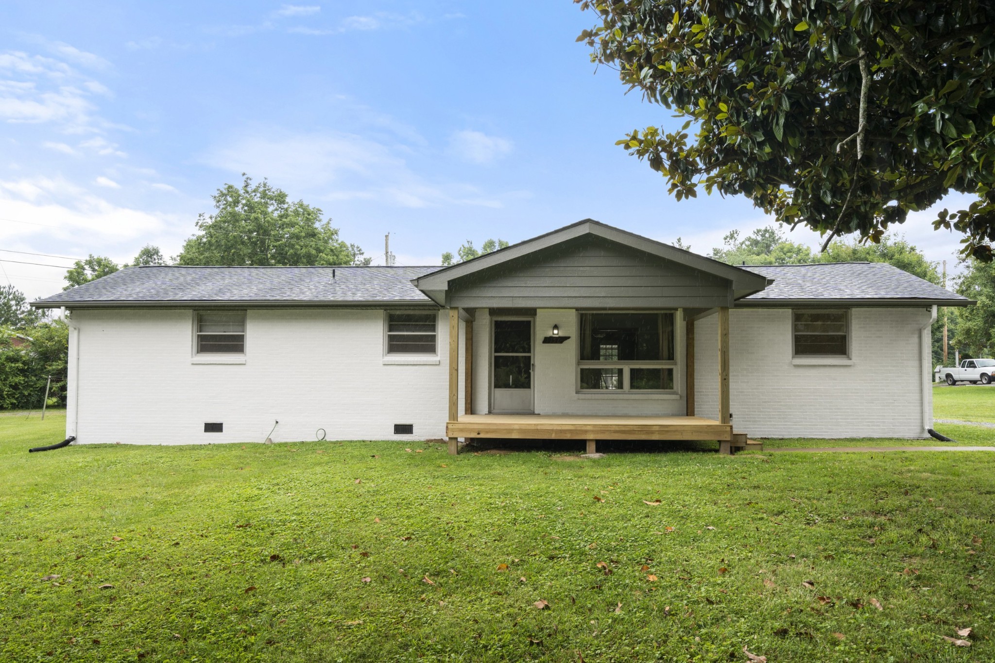 1156 Chestnut Dr, Burns, TN 37029