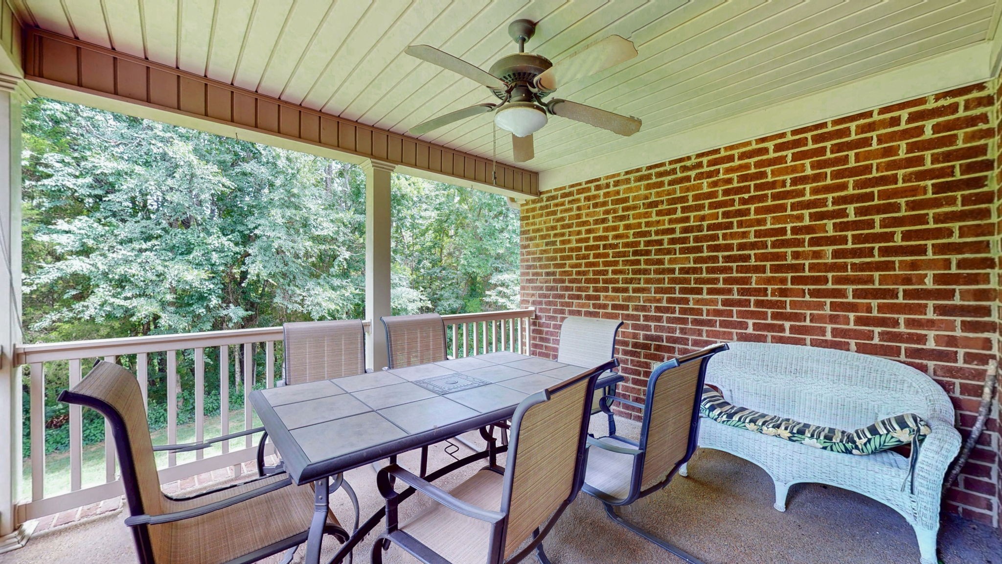 1007 Briarwood Dr, Cottontown, TN 37048