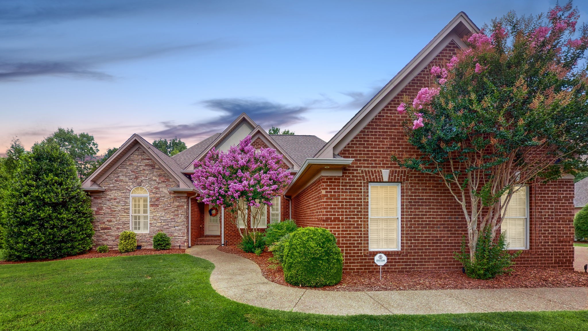 1007 Briarwood Dr, Cottontown, TN 37048