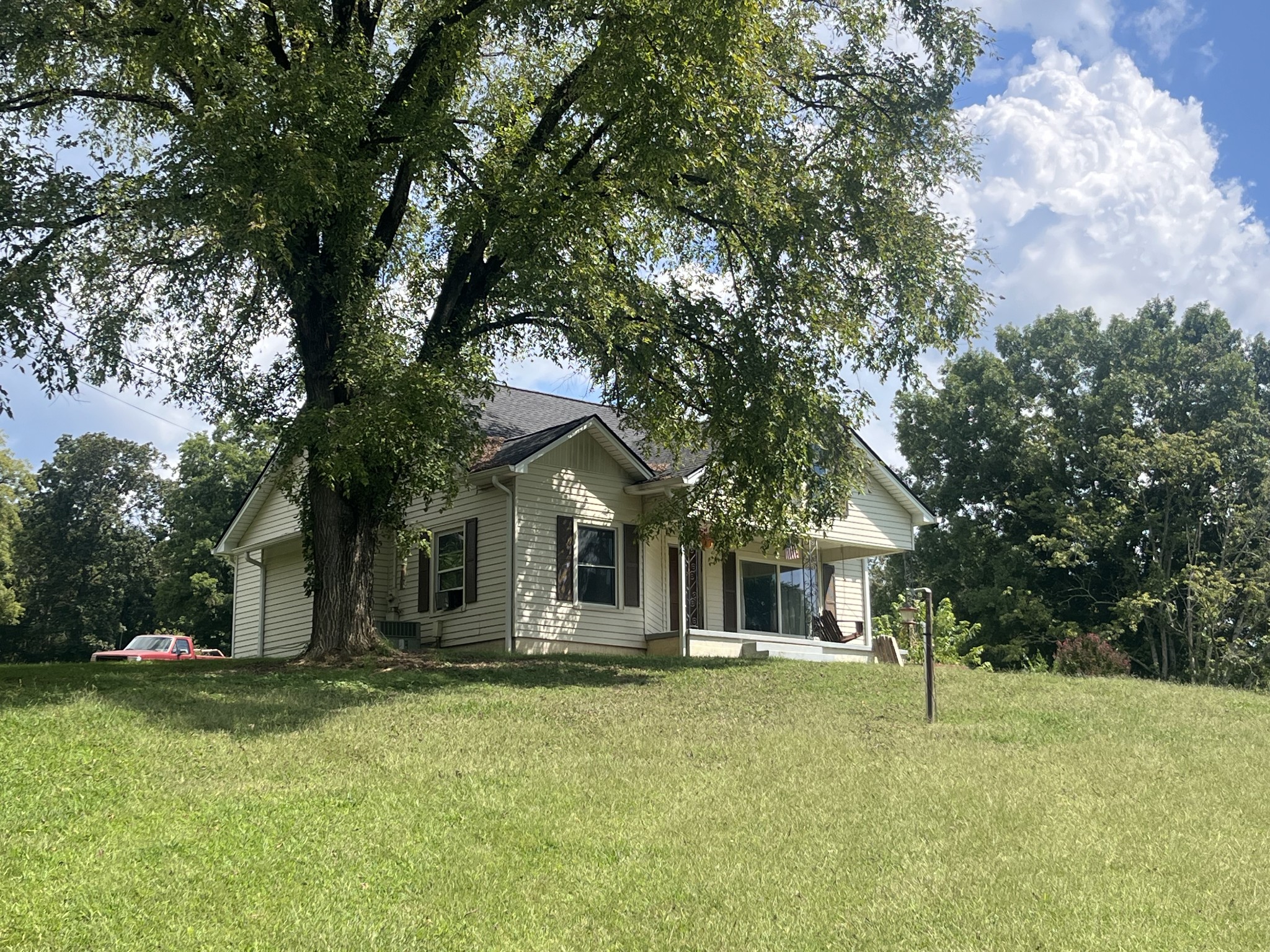 8 Oak Ln, Pleasant Shade, TN 37145