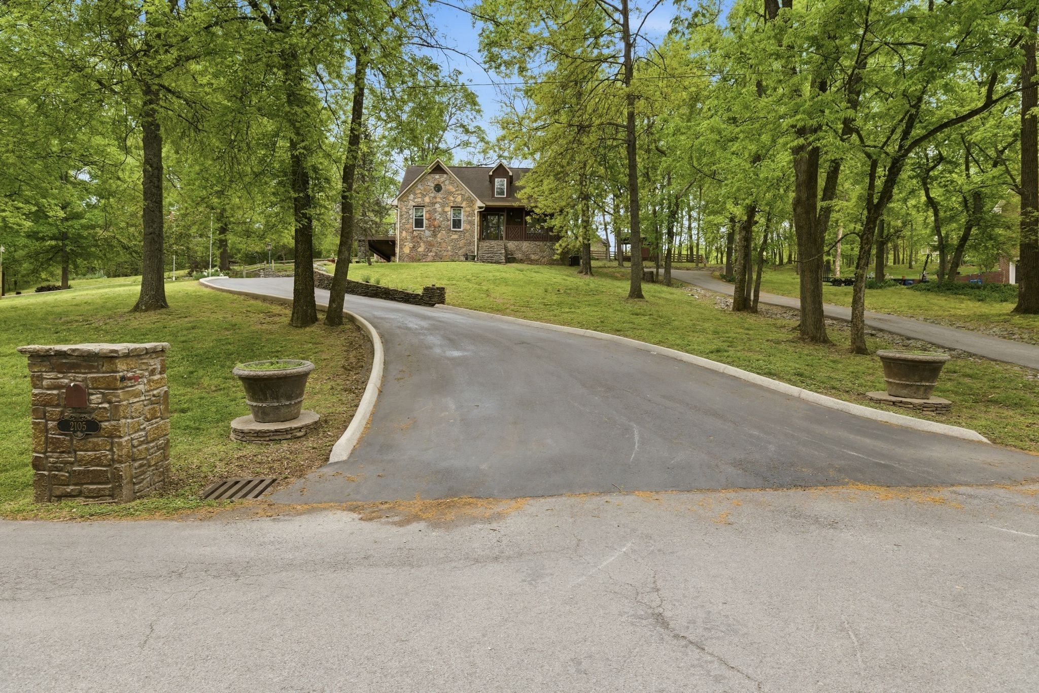 2105 Alpine Dr, Columbia, TN 38401