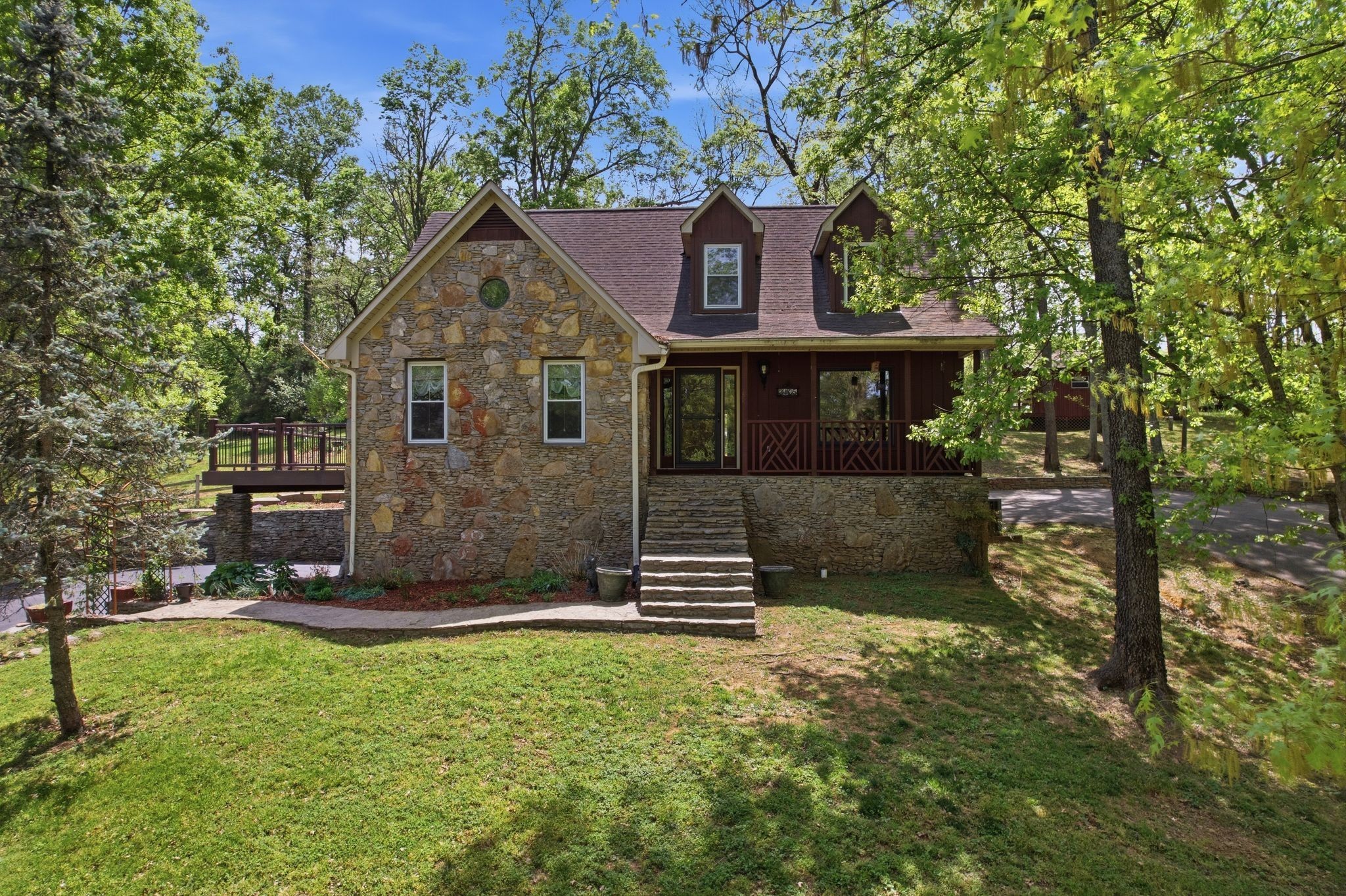 2105 Alpine Dr, Columbia, TN 38401
