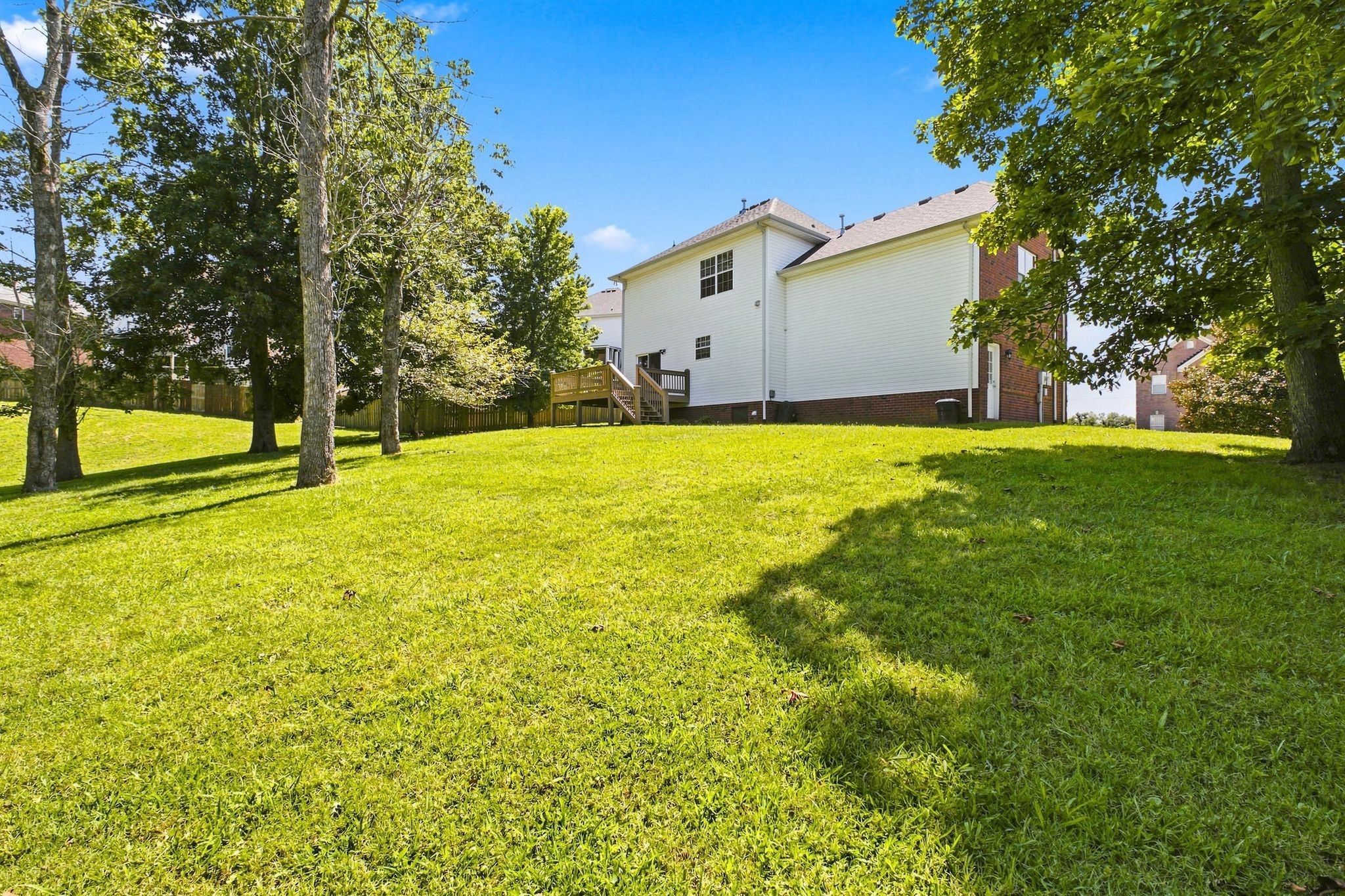 102 Bartlett Ln, Hendersonville, TN 37075