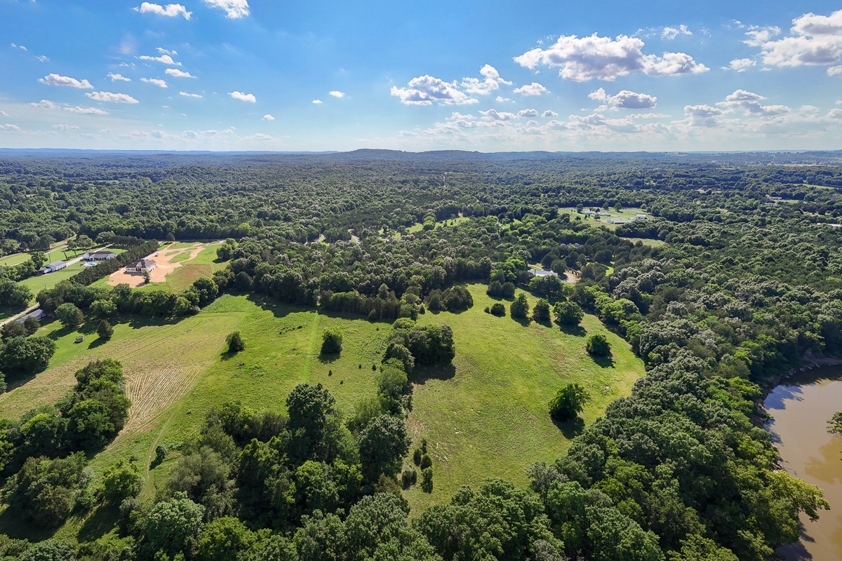 2207 Carpenter Bridge Rd, Columbia, TN 38401
