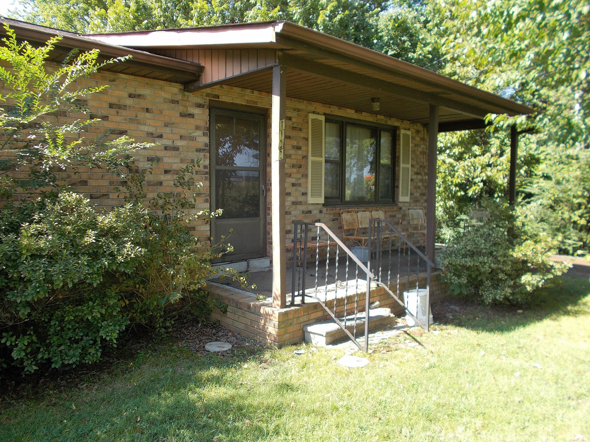1103 W Railroad St, Dickson, TN 37055