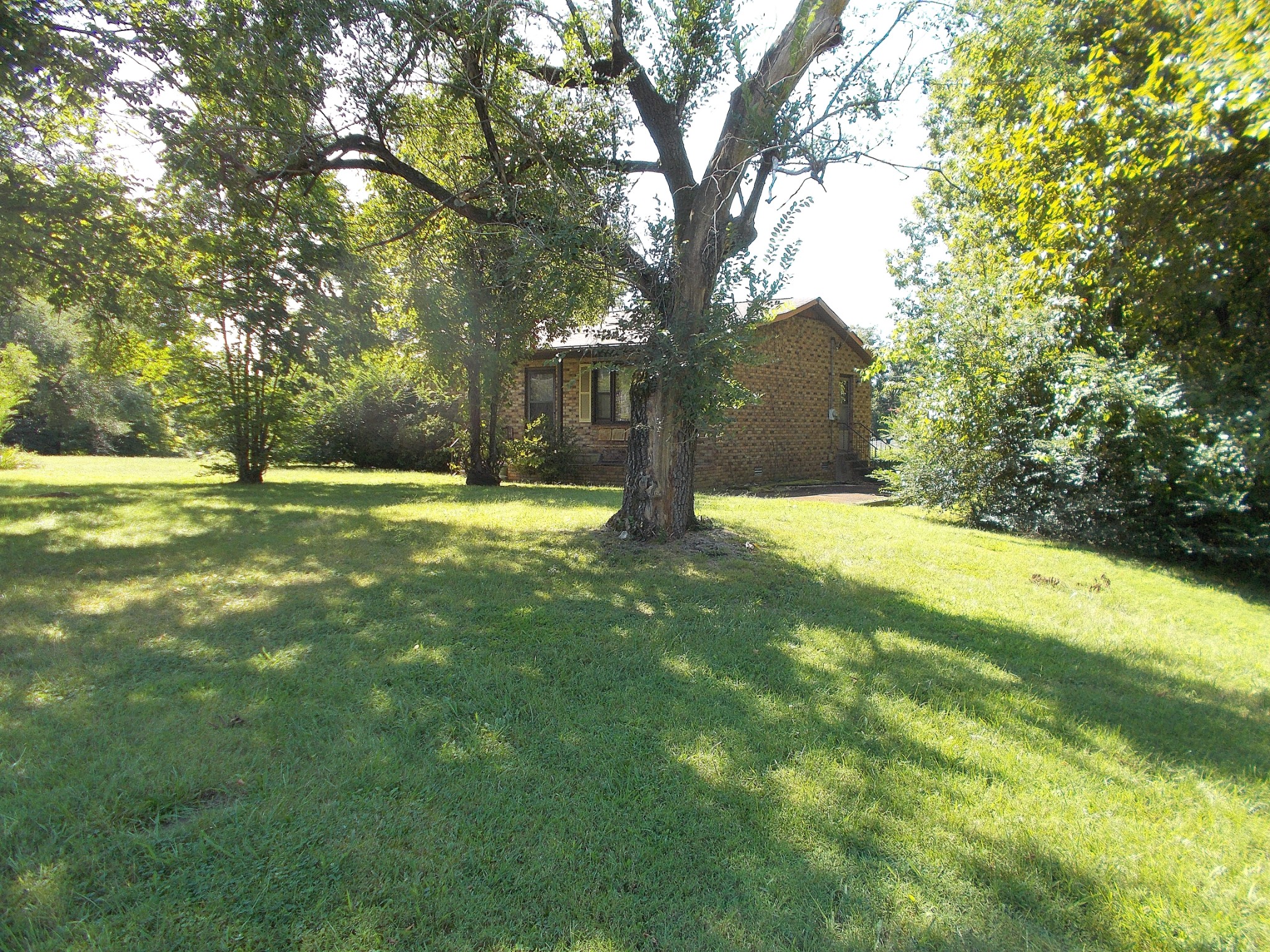 1103 W Railroad St, Dickson, TN 37055