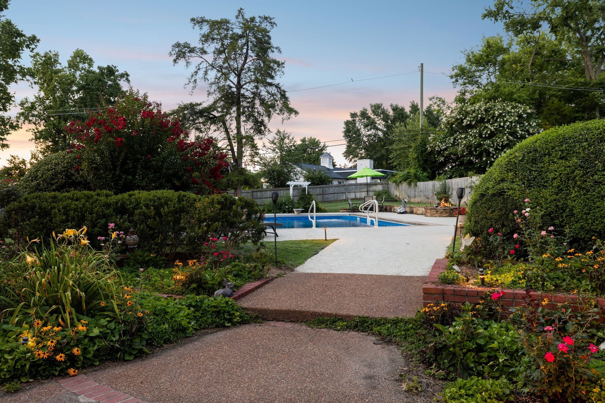 206 Hillwood Blvd NE, Nashville, TN 37205