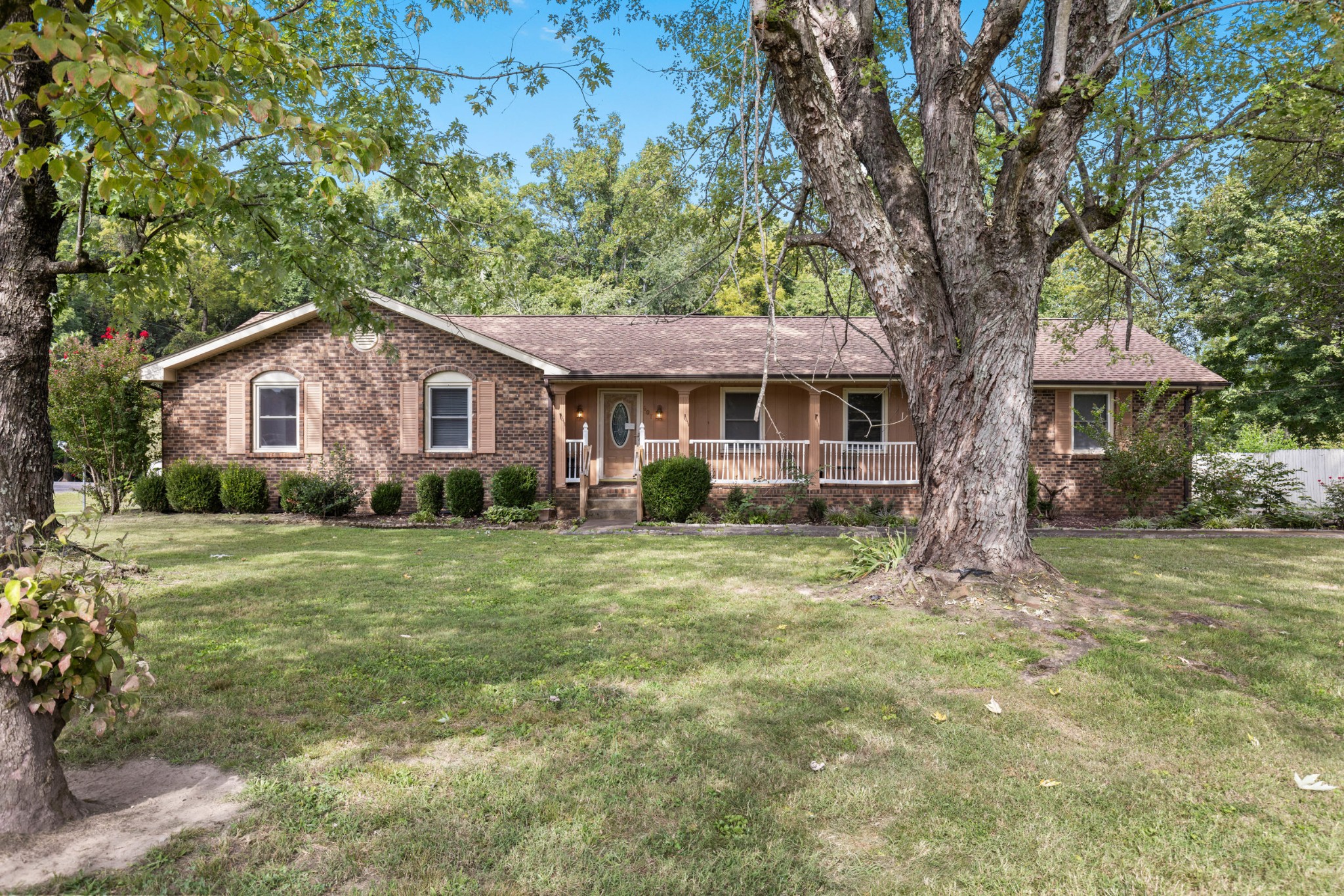 607 N Palmers Chapel Rd, White House, TN 37188