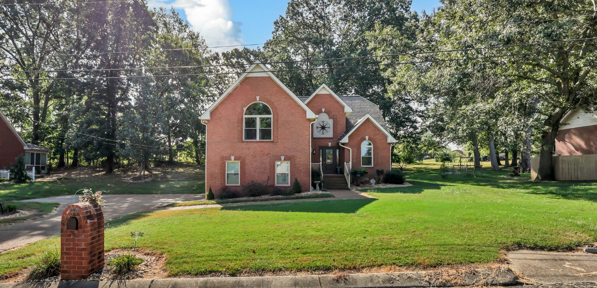 215 S Aztec Dr, White House, TN 37188