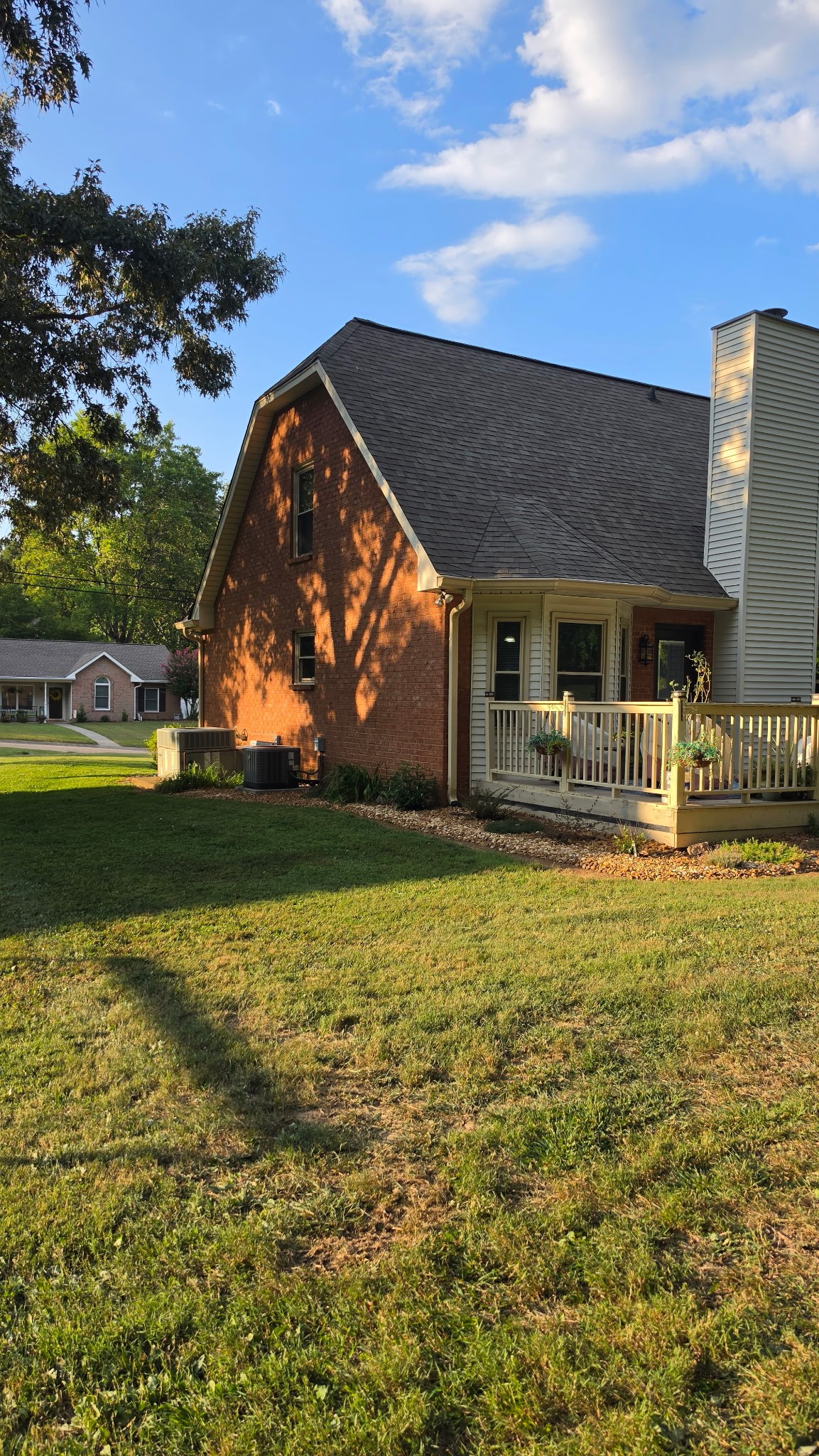 215 S Aztec Dr, White House, TN 37188