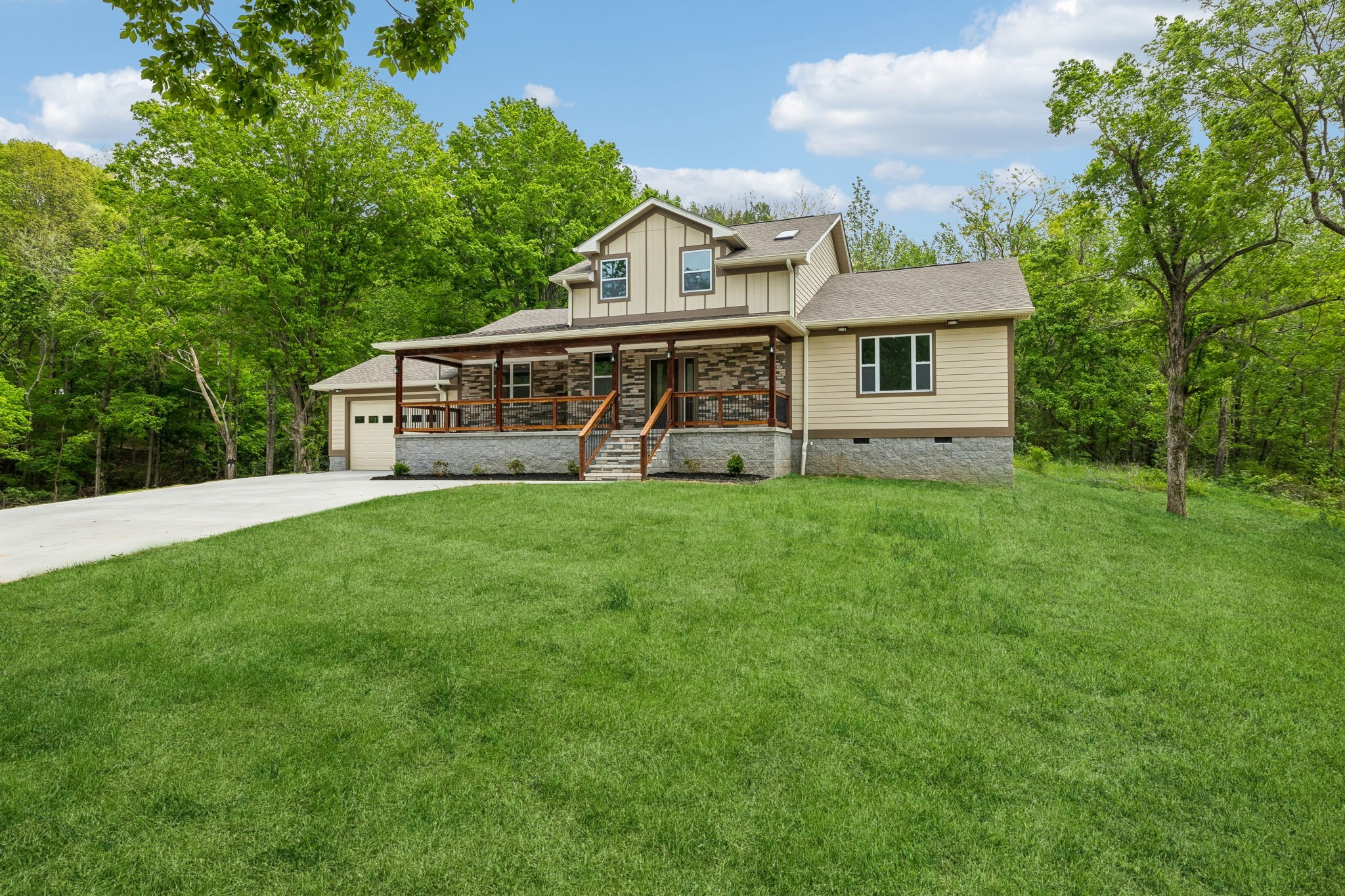 1198 Rogues Fork Rd, Bethpage, TN 37022