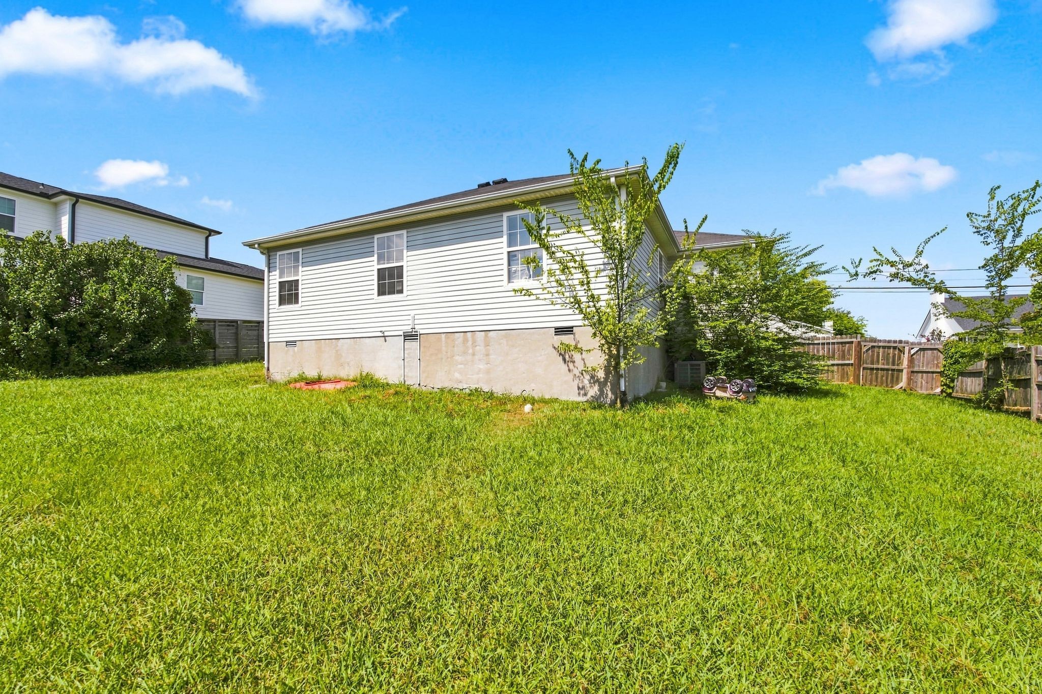 511 Holland Ridge Dr, La Vergne, TN 37086