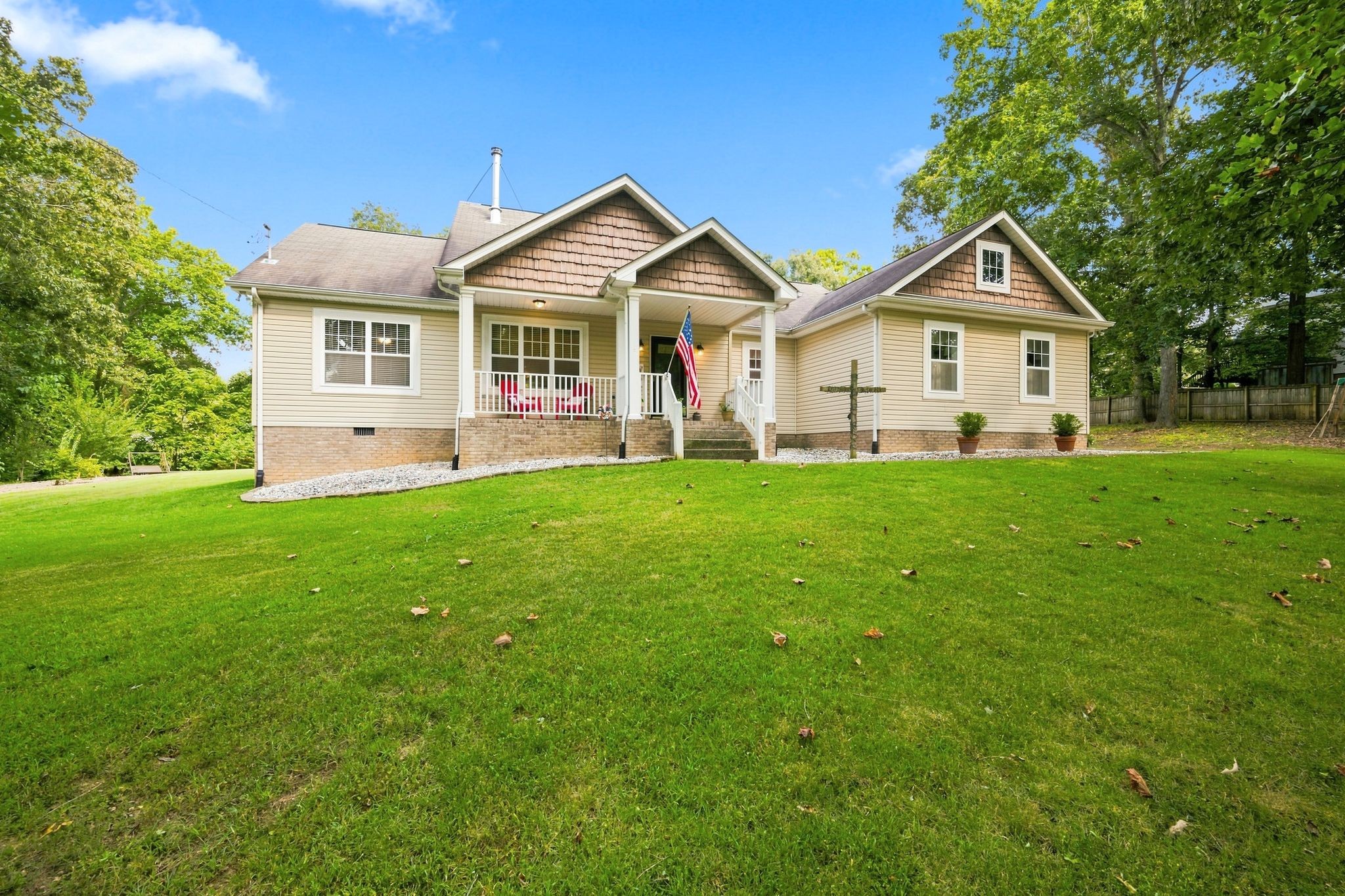 526 Aubrey Ln, Burns, TN 37029